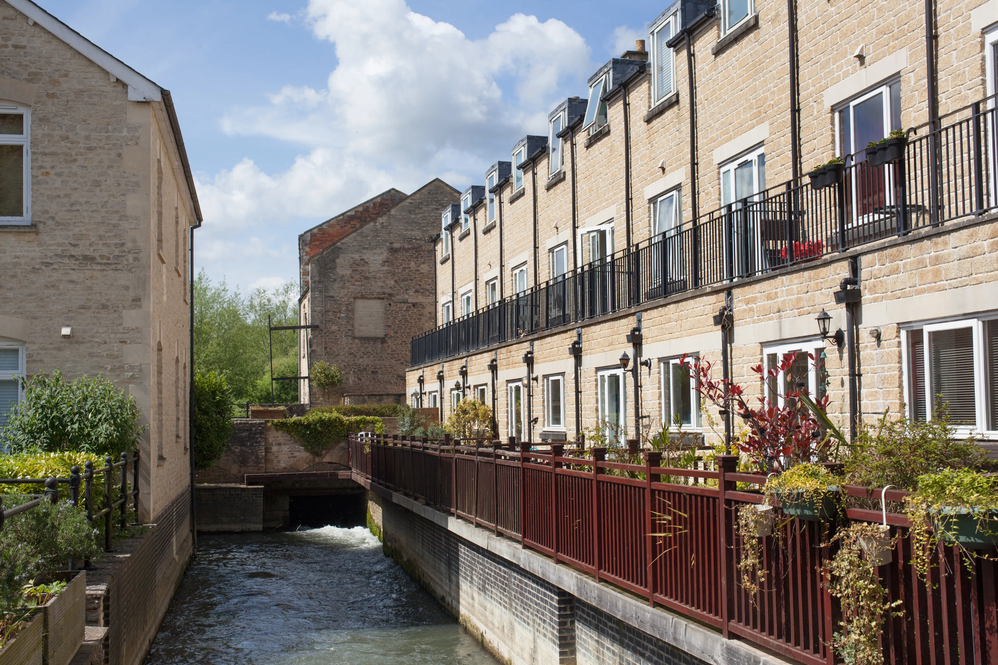 Witney, Oxfordshire, UK, 05 08 2022 Residential properties in Witney, Oxfordshire in the UK