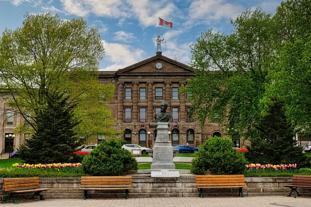 Brockville, Ontario, Canada. May 15, 2023. Brockville Court House with General Sir Isaac Brock Monument in spring. Brockville, Ontario, Canada. May 15, 2023. Brockville Court House with General Sir Isaac Brock Monument in spring.