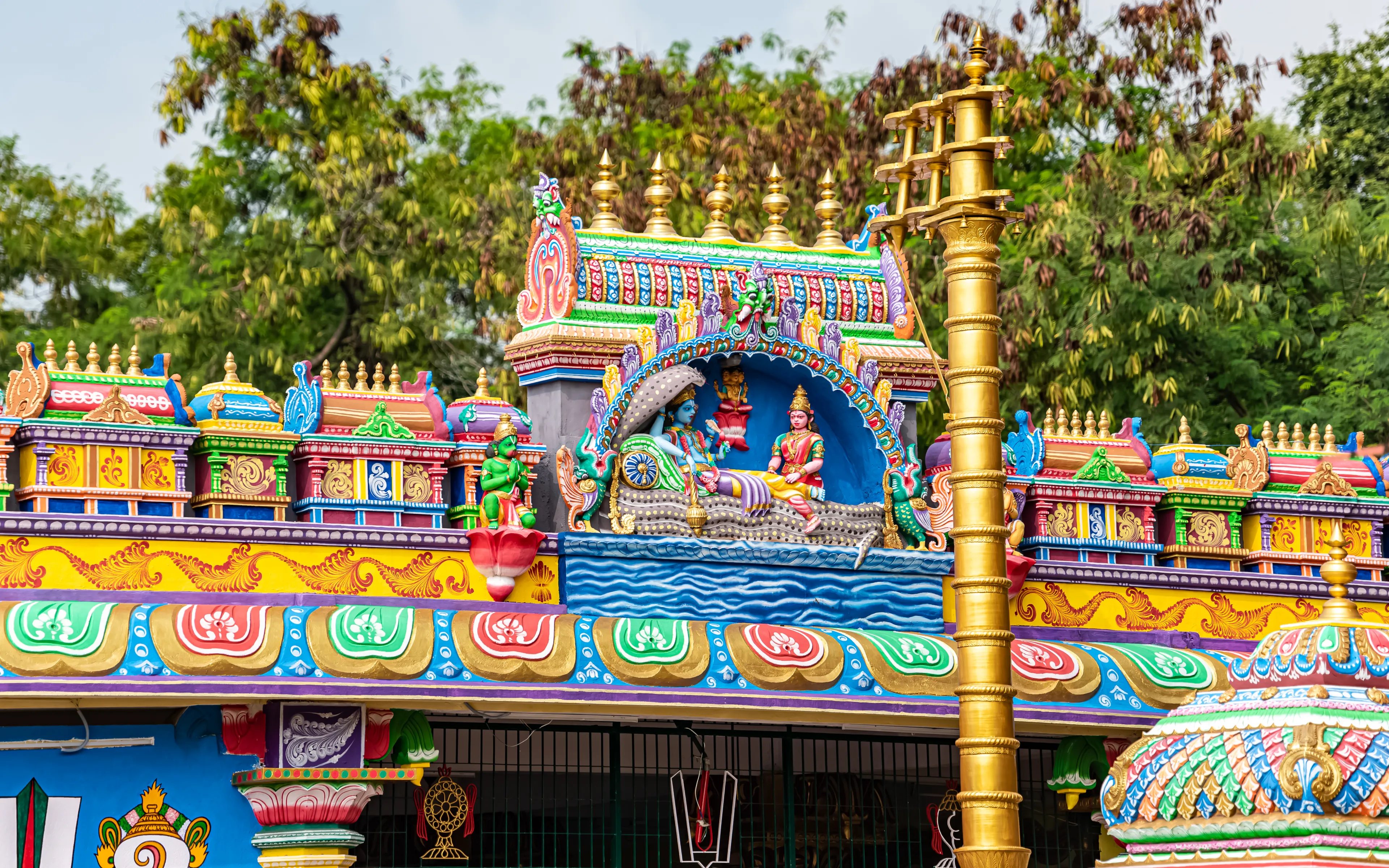 1008 Shiva Temple Salem, Tamil Nadu, India. Hindu temple complex dedicated to Shiva, with 1008 identical Nandi statue array over a hillside.