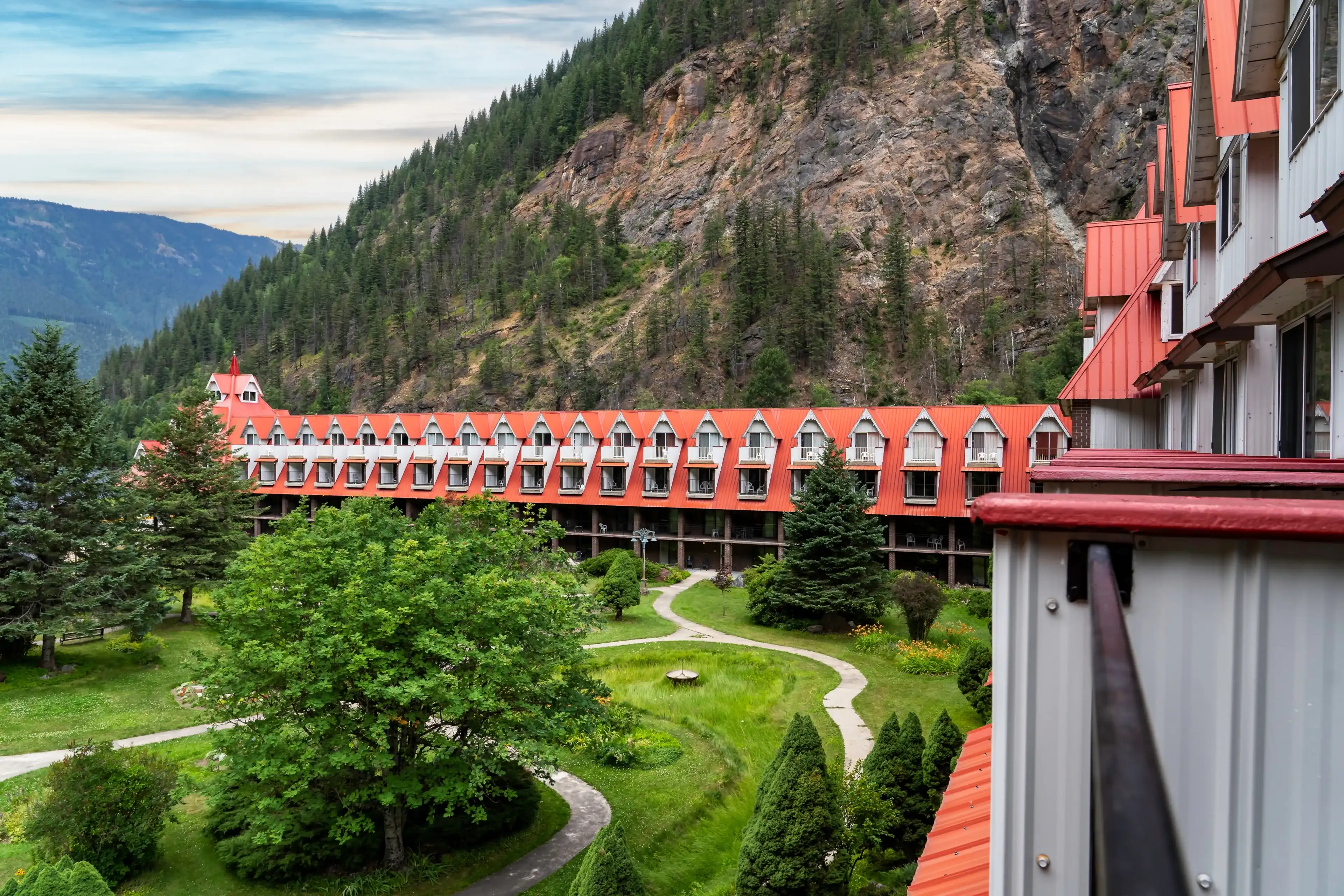 Best Revelstoke hotels. Cheap hotels in Revelstoke, British Columbia, Canada Best Revelstoke hotels. Cheap hotels in Revelstoke, British Columbia, Canada