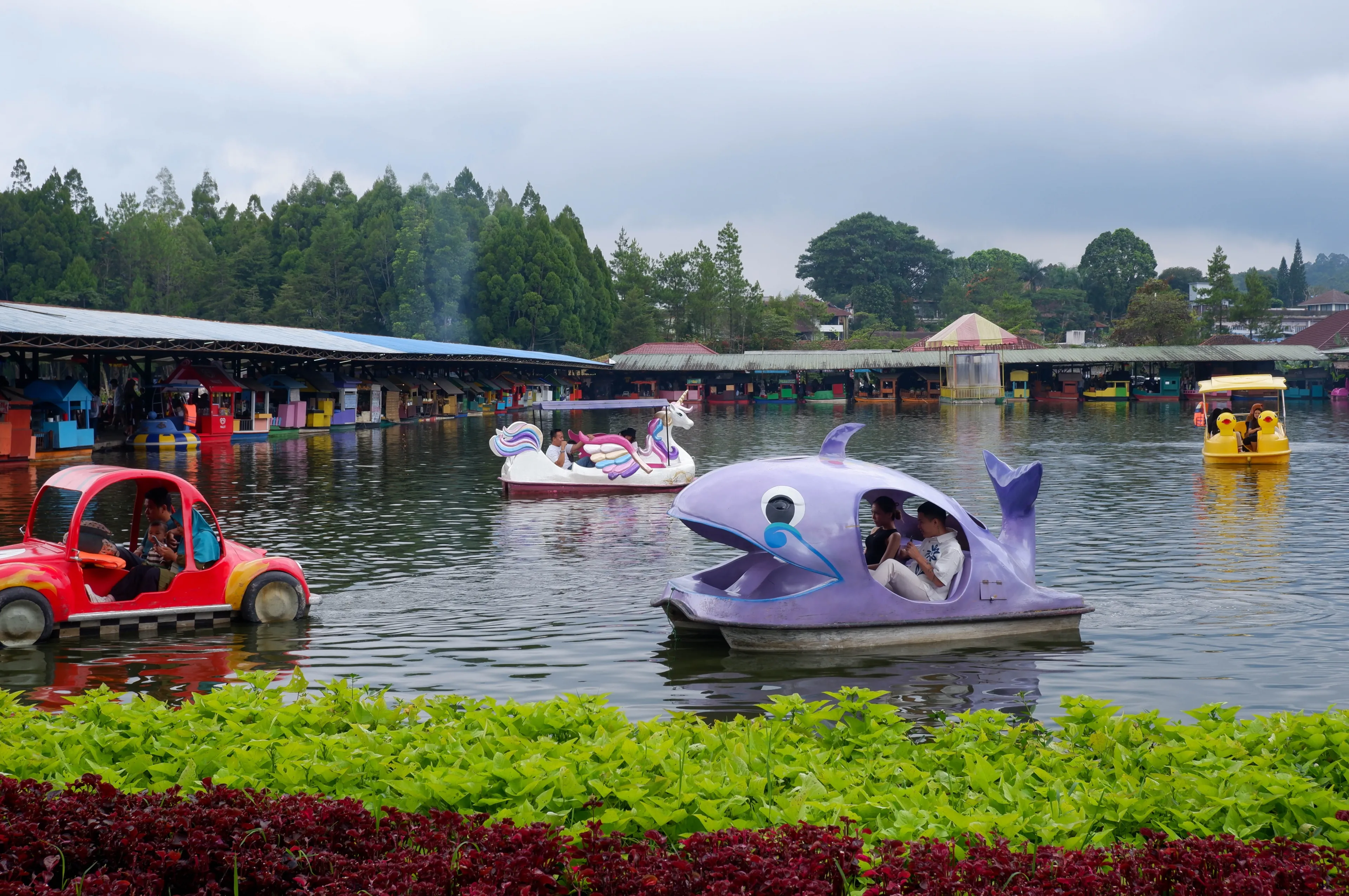 Lembang, West Java, Indonesia, April 3, 2025, Floating Market Lembang is a tourist attraction that combines a traditional market with a very enchanting Lembang nature. Pasar Apung Lembang