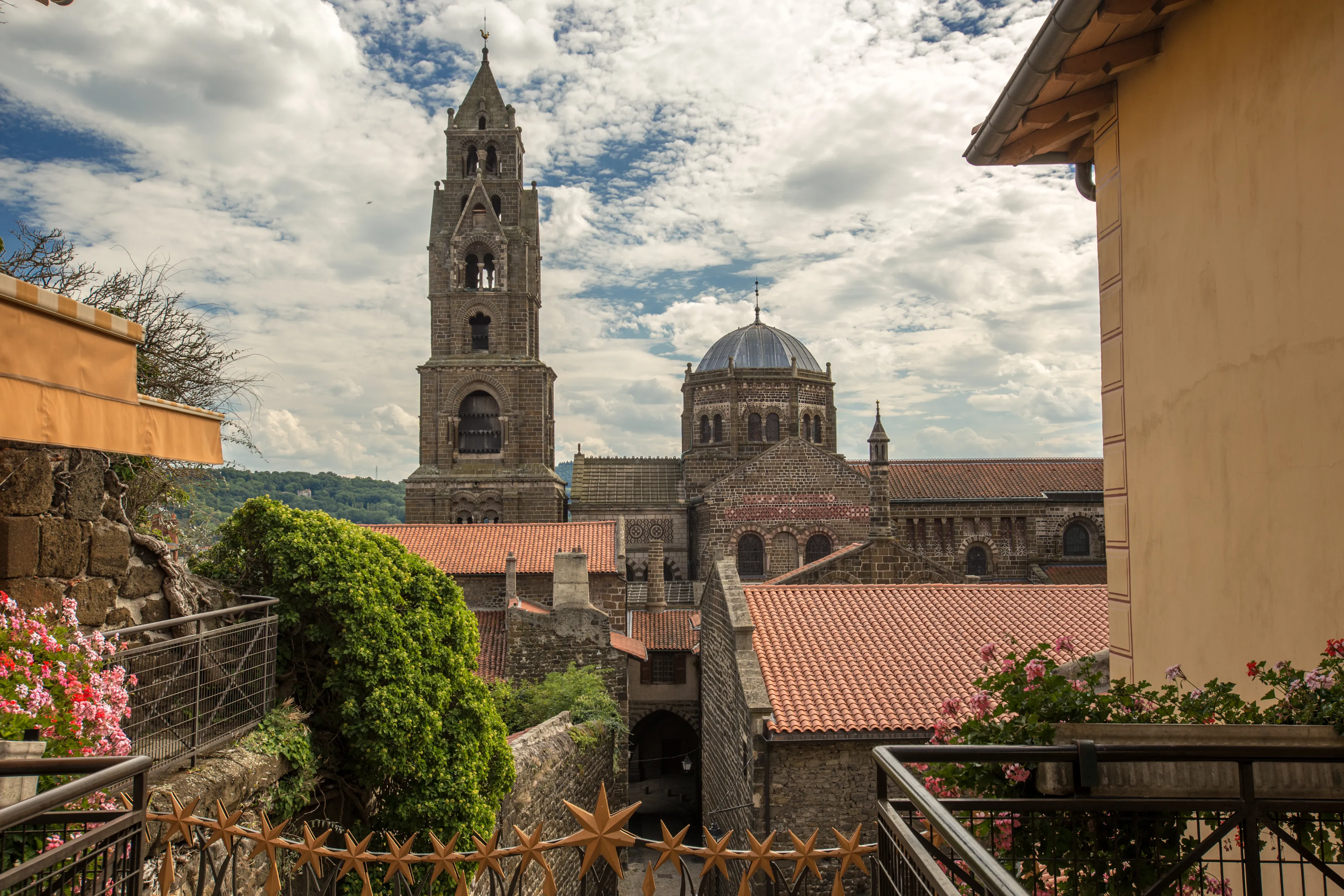 Best Le Puy-en-Velay hotels. Cheap hotels in Le Puy-en-Velay, France