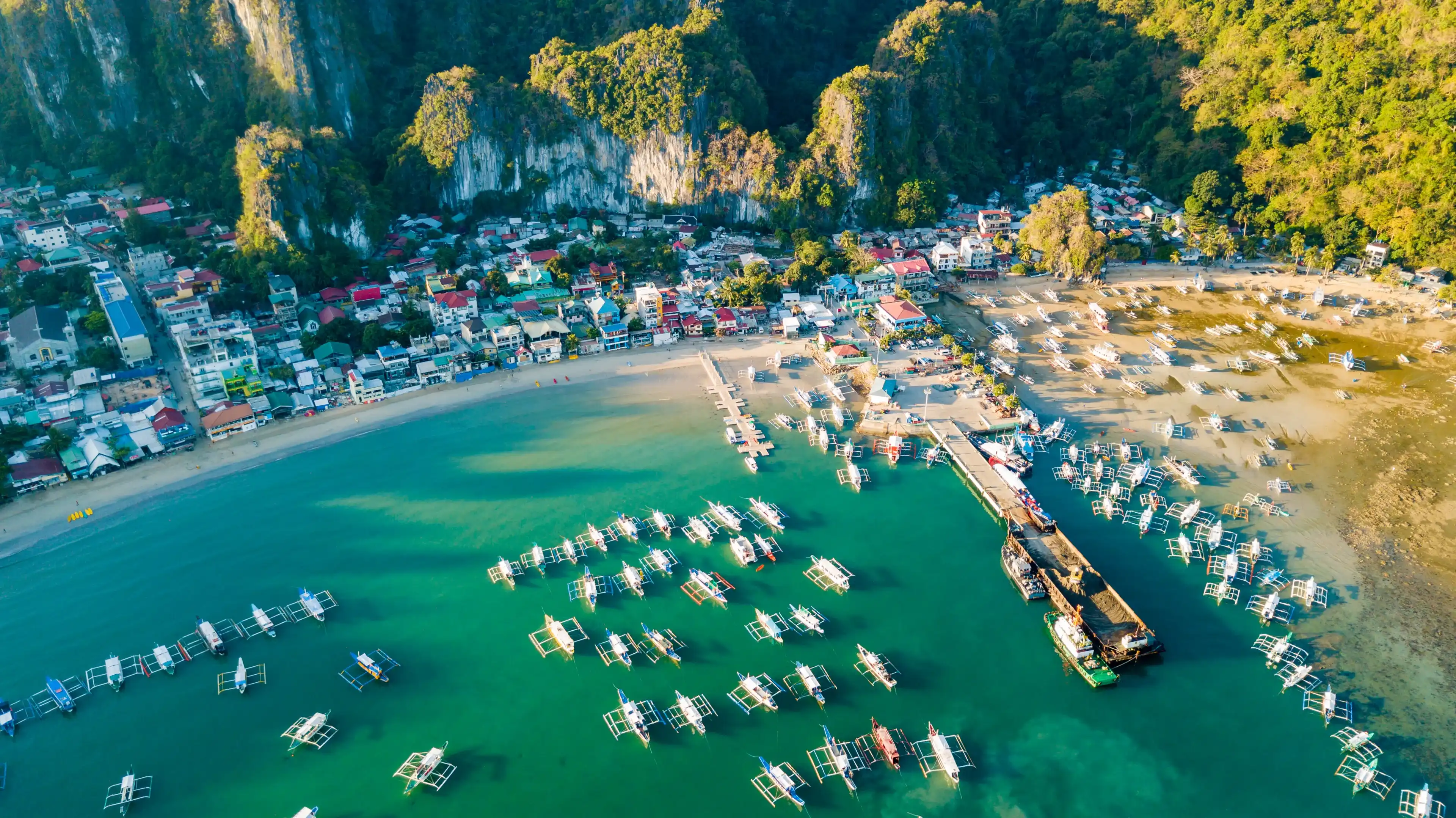 Skyline of El Nido beach in Palawan island, Philippines Skyline of El Nido beach in Palawan island, Philippines