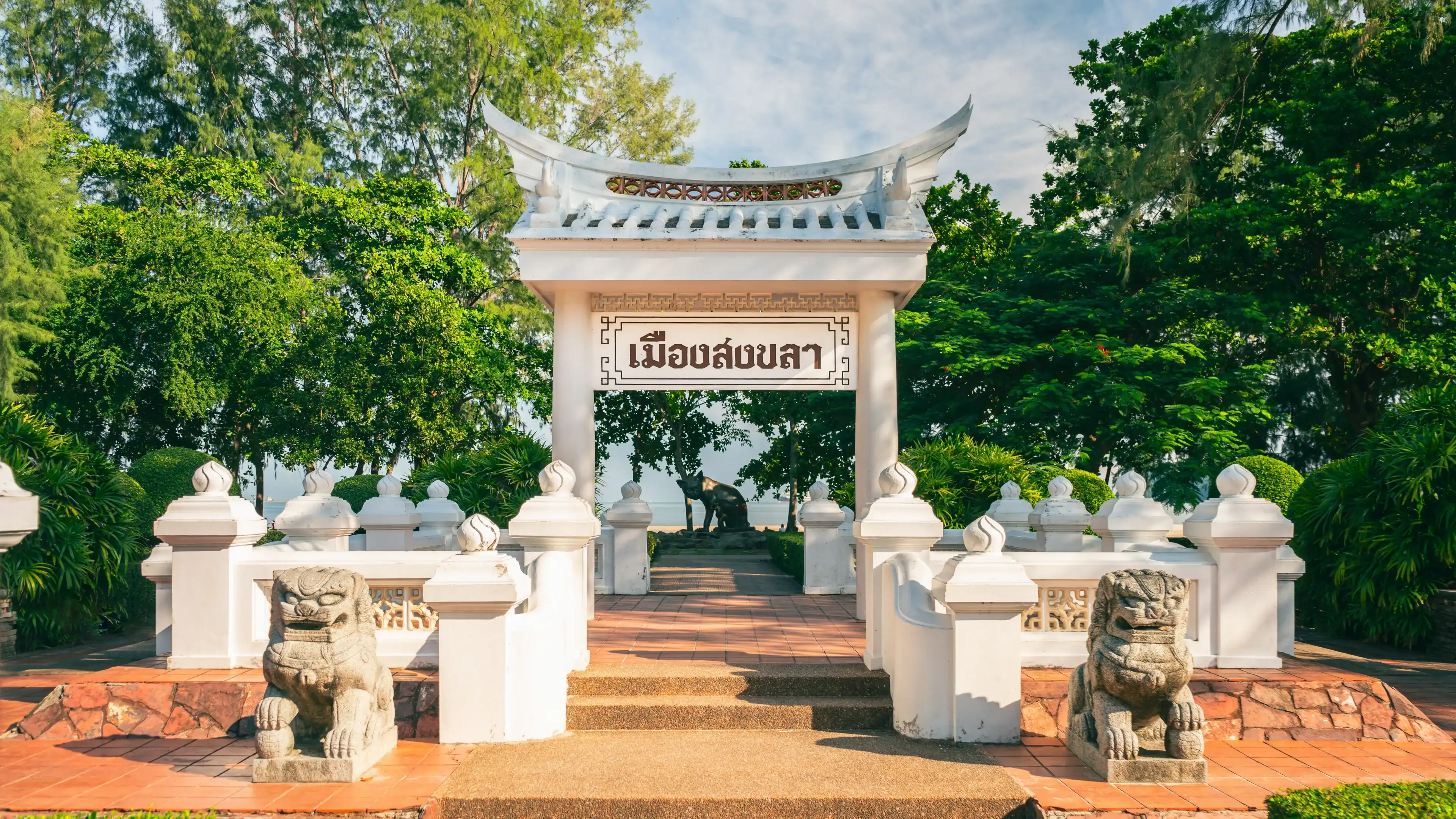 SONGKHLA, THAILAND -13 OCT 2023 : Songkhla City Sign, for tourist to take photo and cat and mouse statue in the background. Text on white Capital gate is "Songkhla City". SONGKHLA, THAILAND -13 OCT 2023 : Songkhla City Sign, for tourist to take photo and cat and mouse statue in the background. Text on white Capital gate is "Songkhla City".