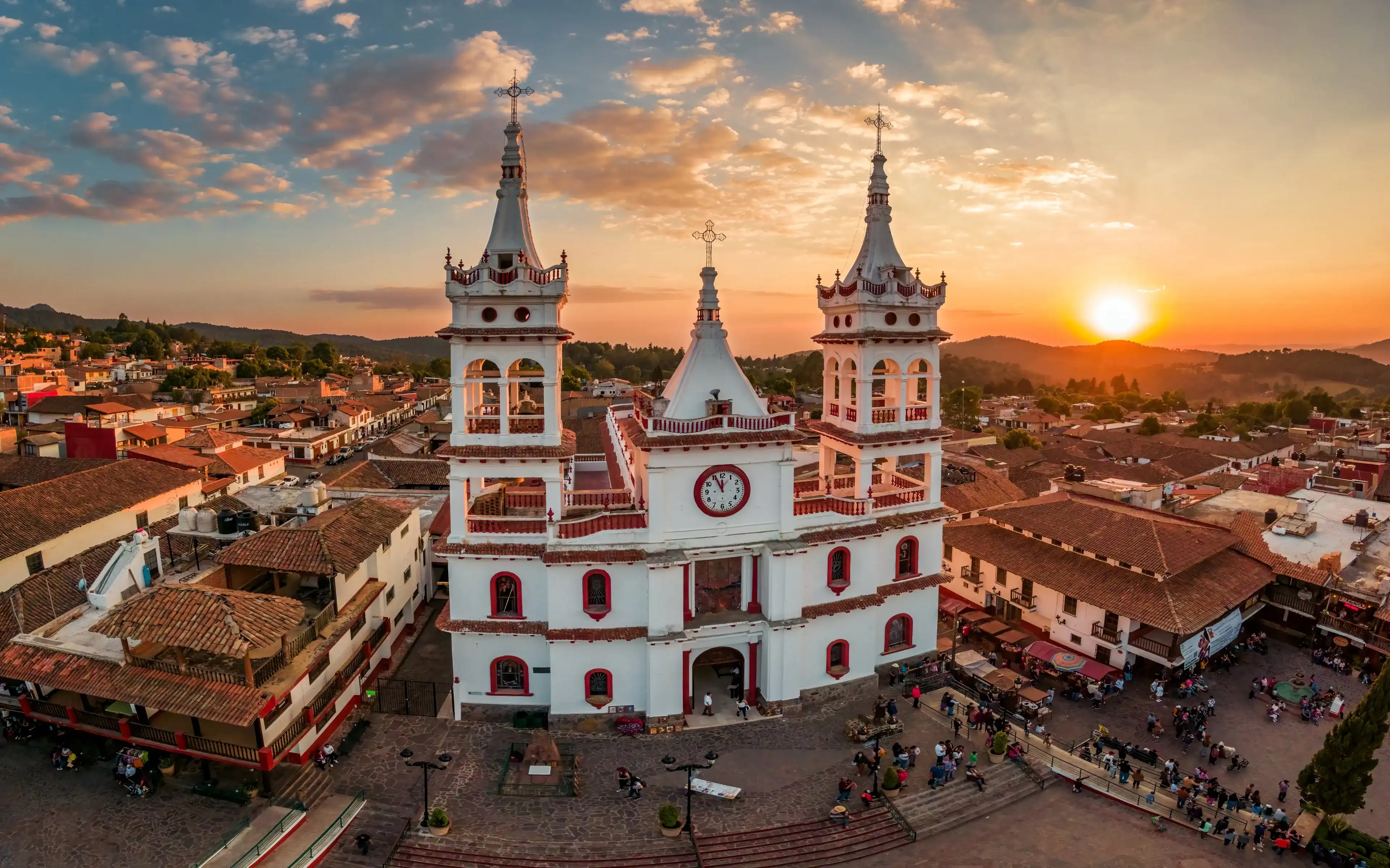 MAZAMITLA, MEXICO - Feb 27, 2022: A beautiful Aerial View of San Cristobal Church in Mazamitla, Jalisco, Mexico at sunset orange sky MAZAMITLA, MEXICO - Feb 27, 2022: A beautiful Aerial View of San Cristobal Church in Mazamitla, Jalisco, Mexico at sunset orange sky