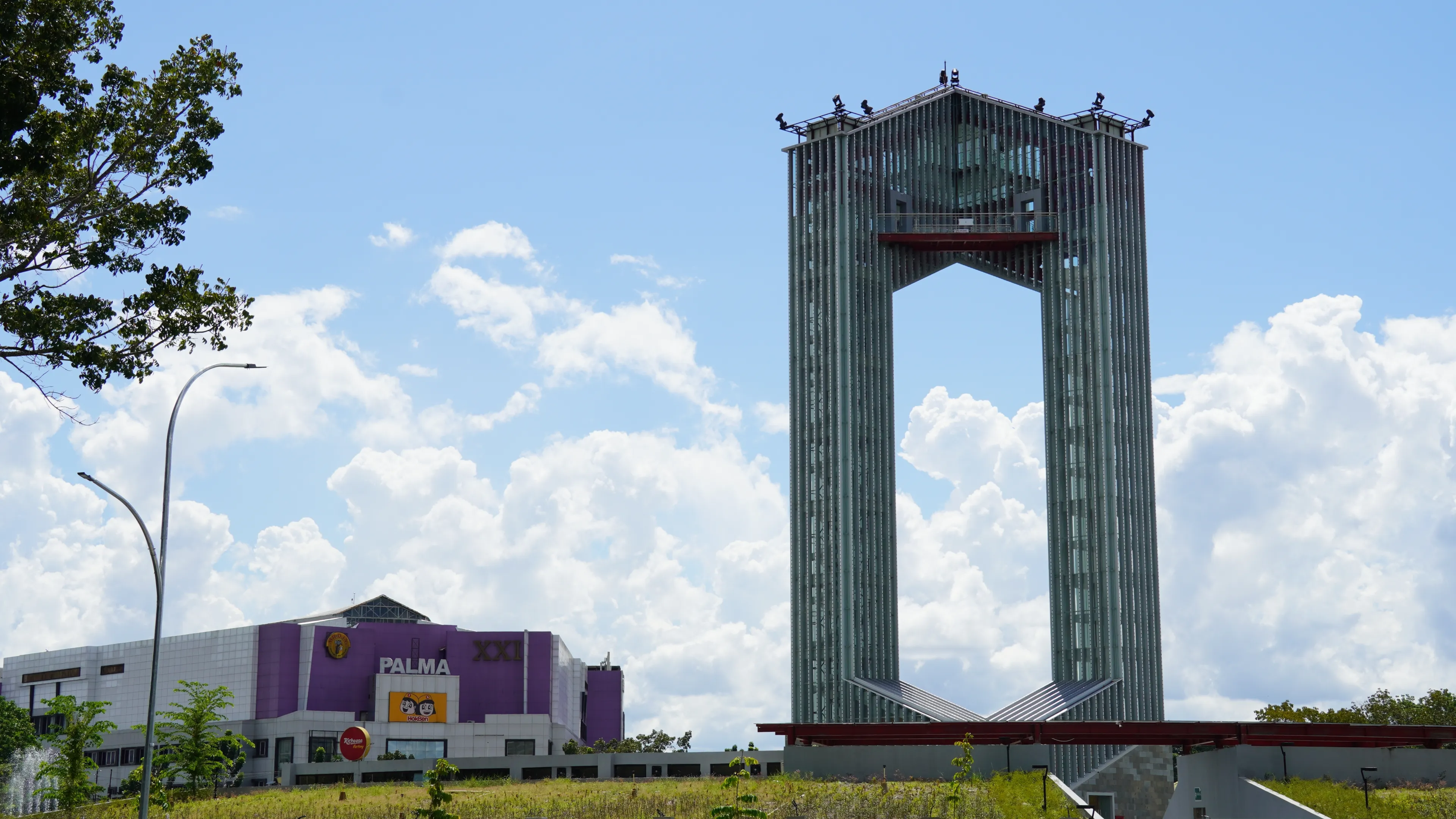 Palangkaraya, Indonesia, july 11, 2024 A view of the monument at the center of the large roundabout on Jl. Yos Sudarso, a prominent landmark that stands out in the area.