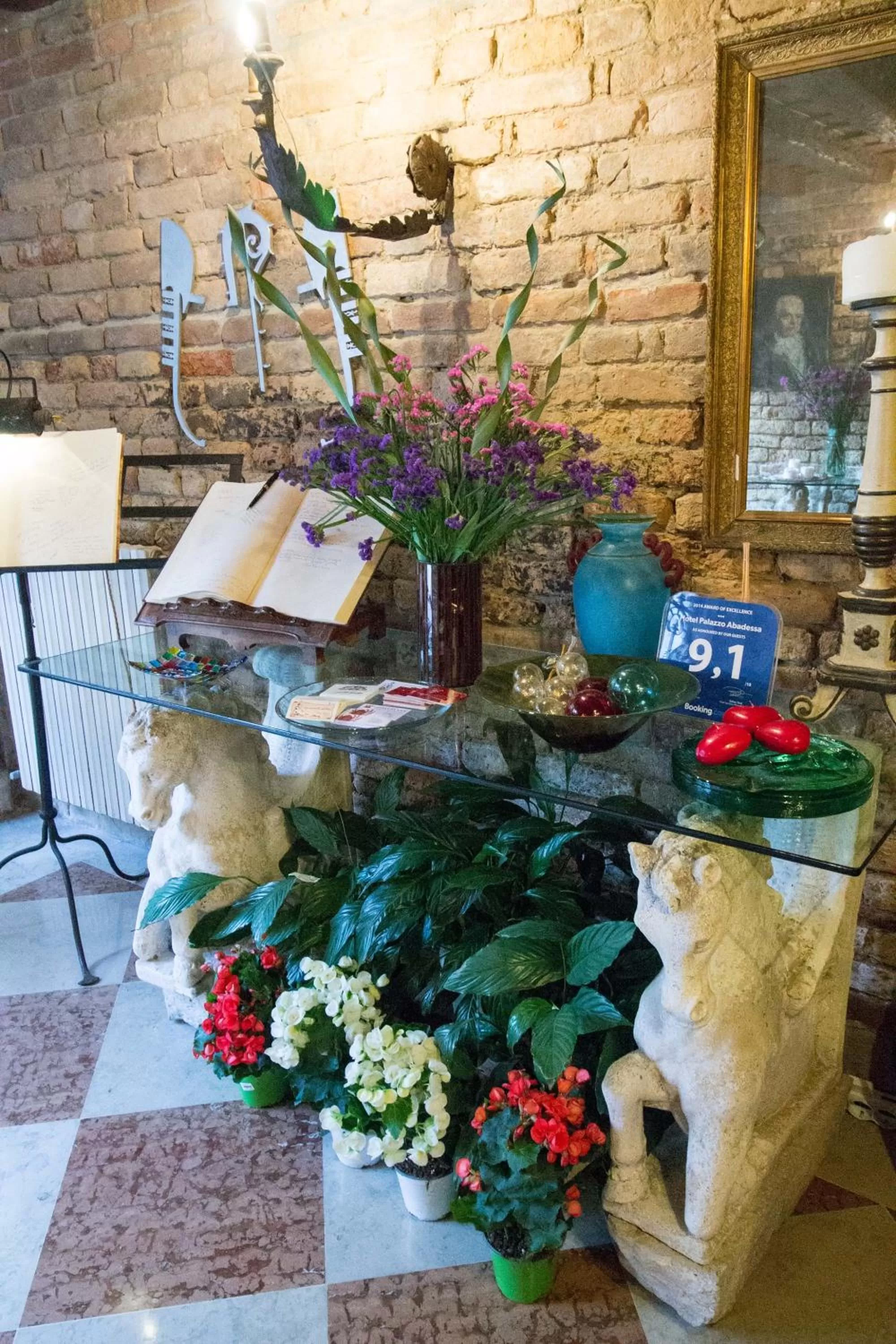 Decorative detail in Hotel Palazzo Abadessa