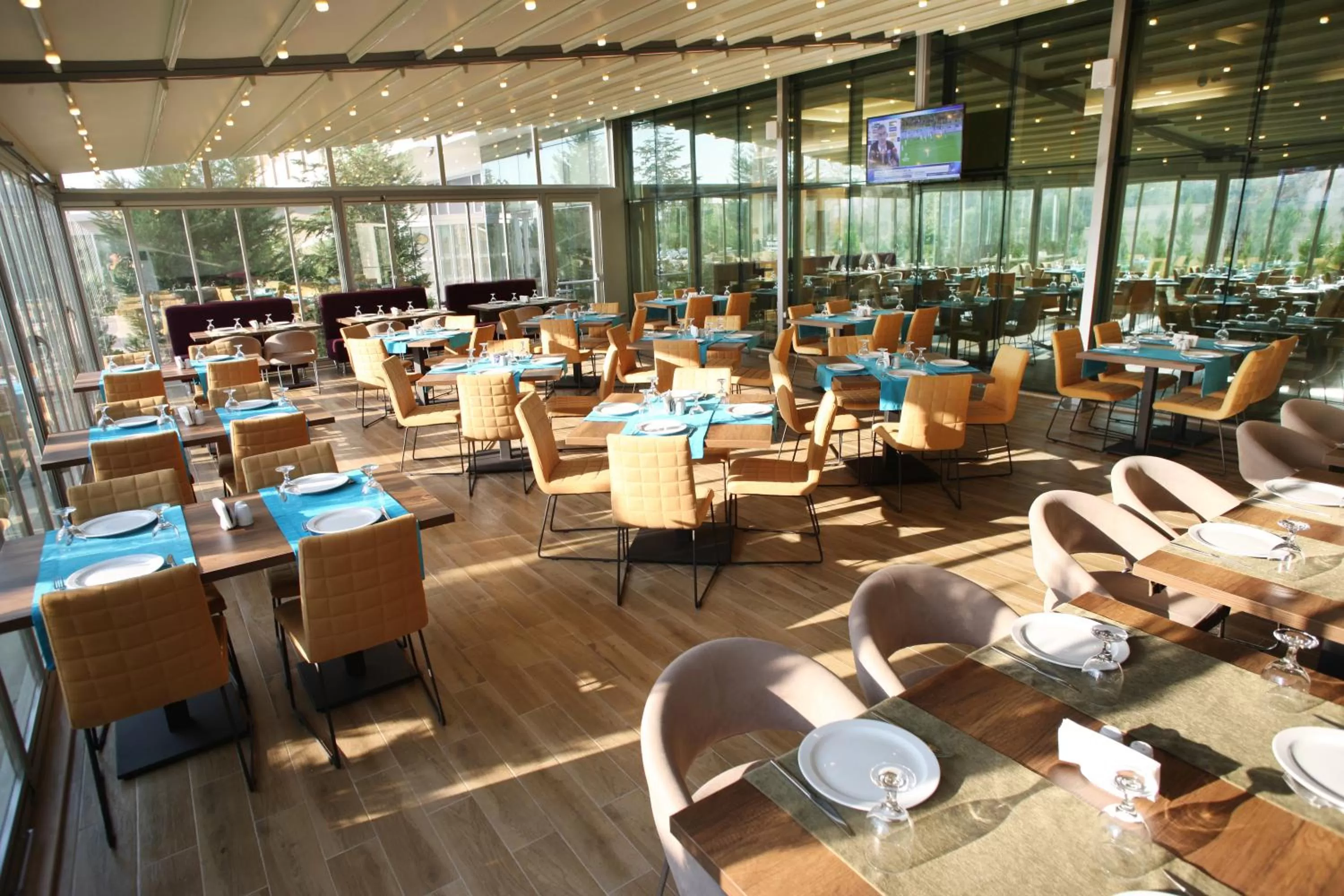 Restaurant/places to eat in Holiday Inn Express Manisa-West by IHG