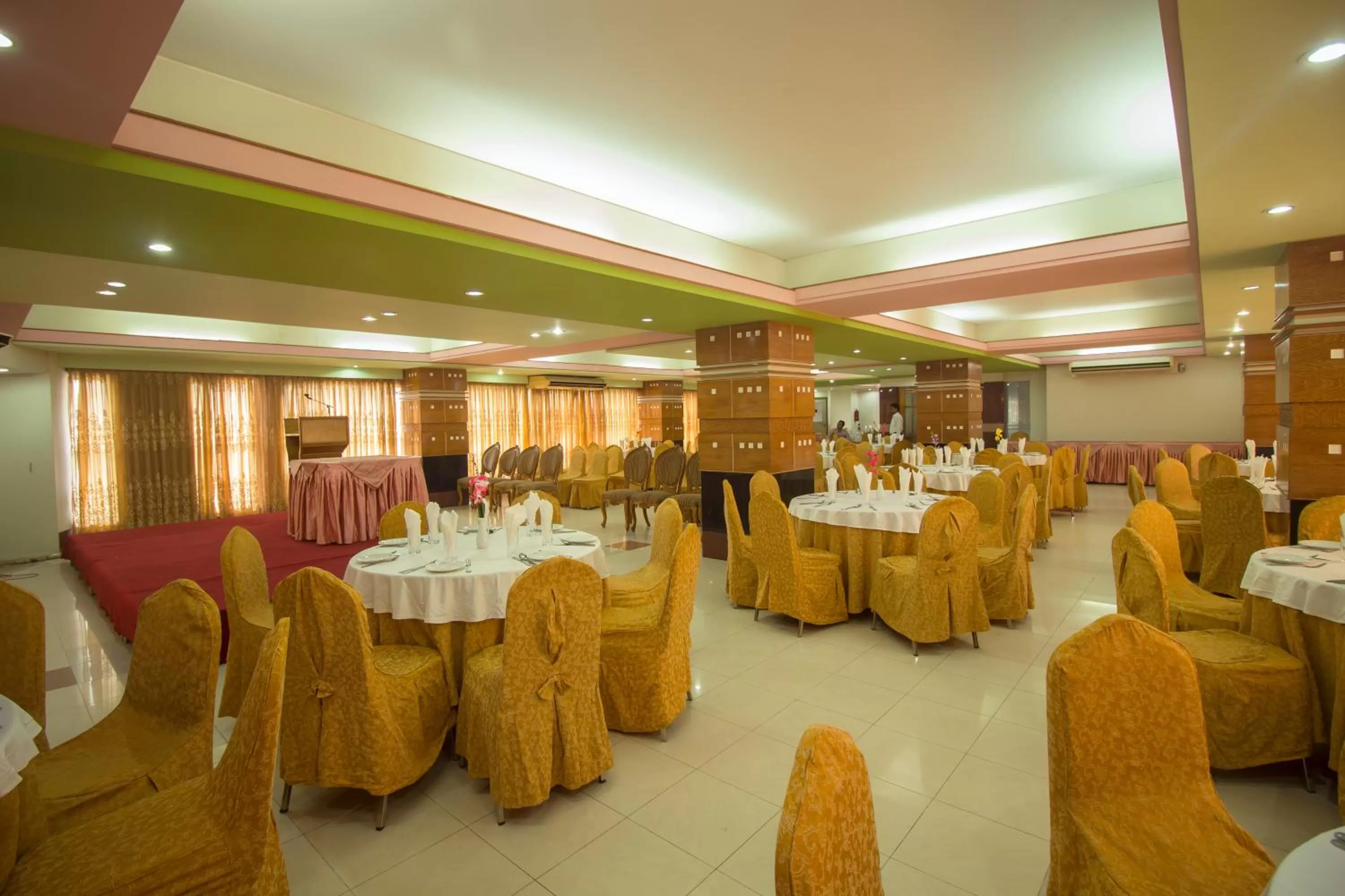 Business facilities in Hotel Victory - Best in City Center