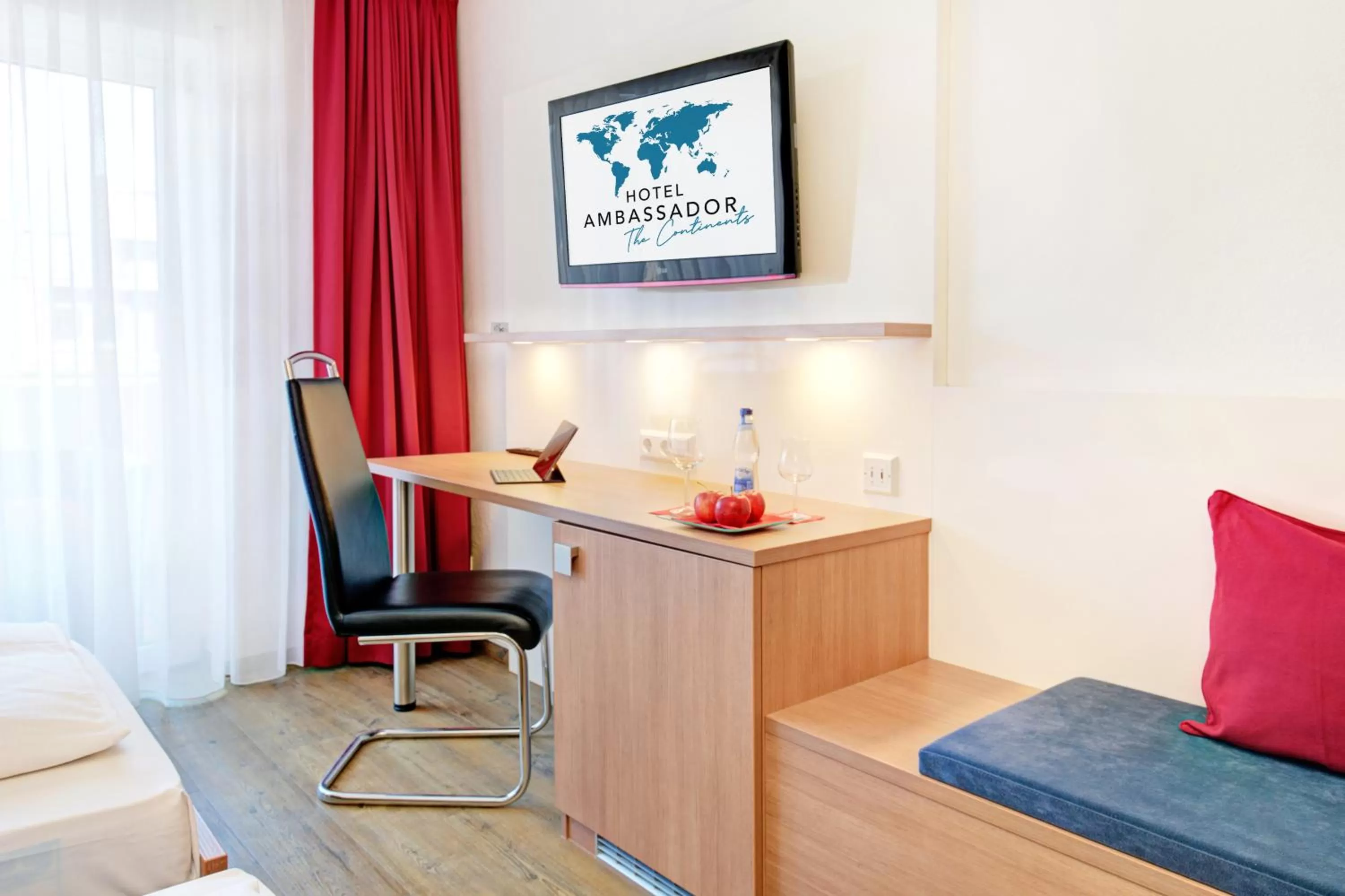 Staff, Bed in Ambassador TheContinents