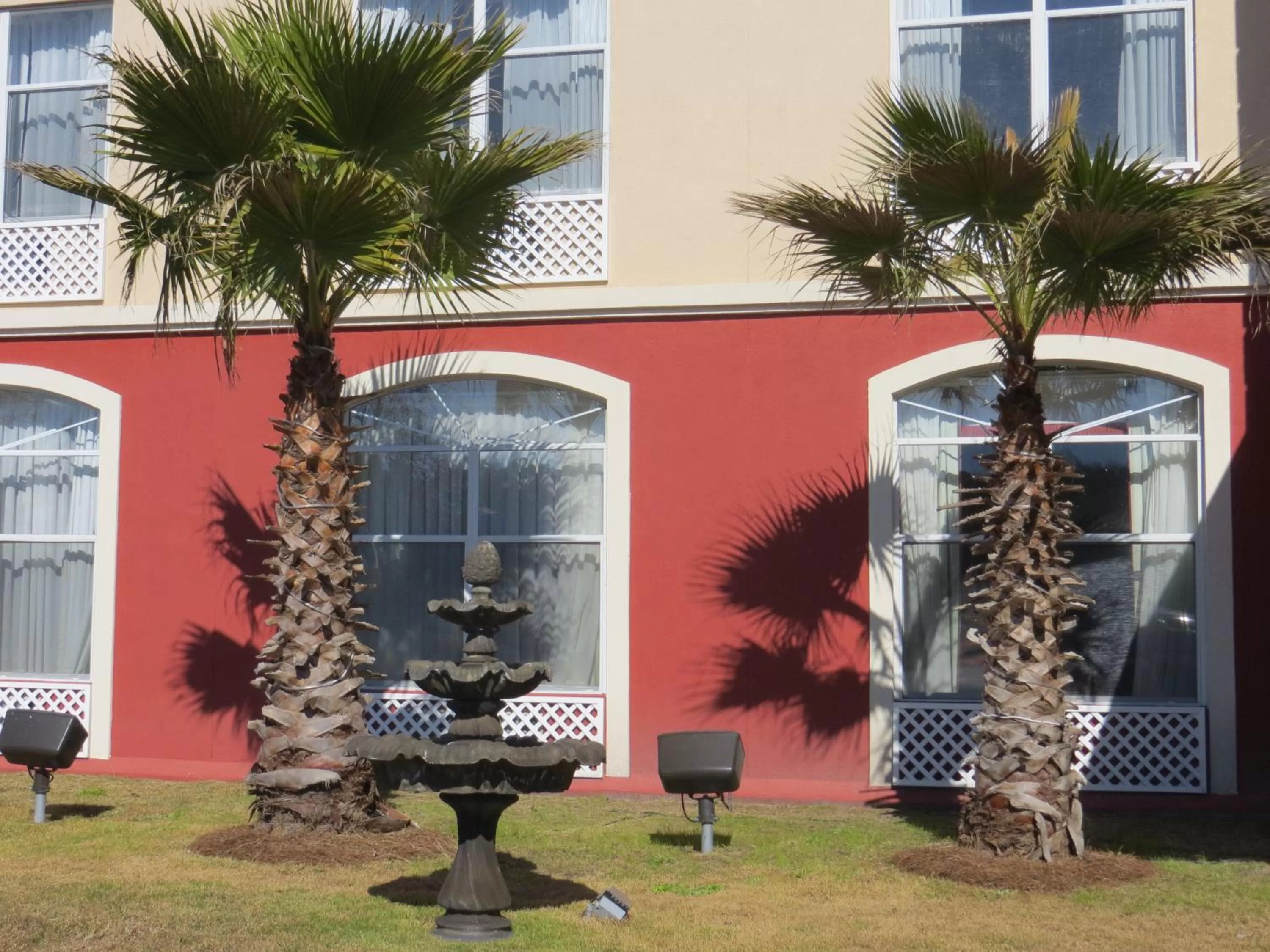 Facade/entrance in Wingate by Wyndham Savannah Gateway