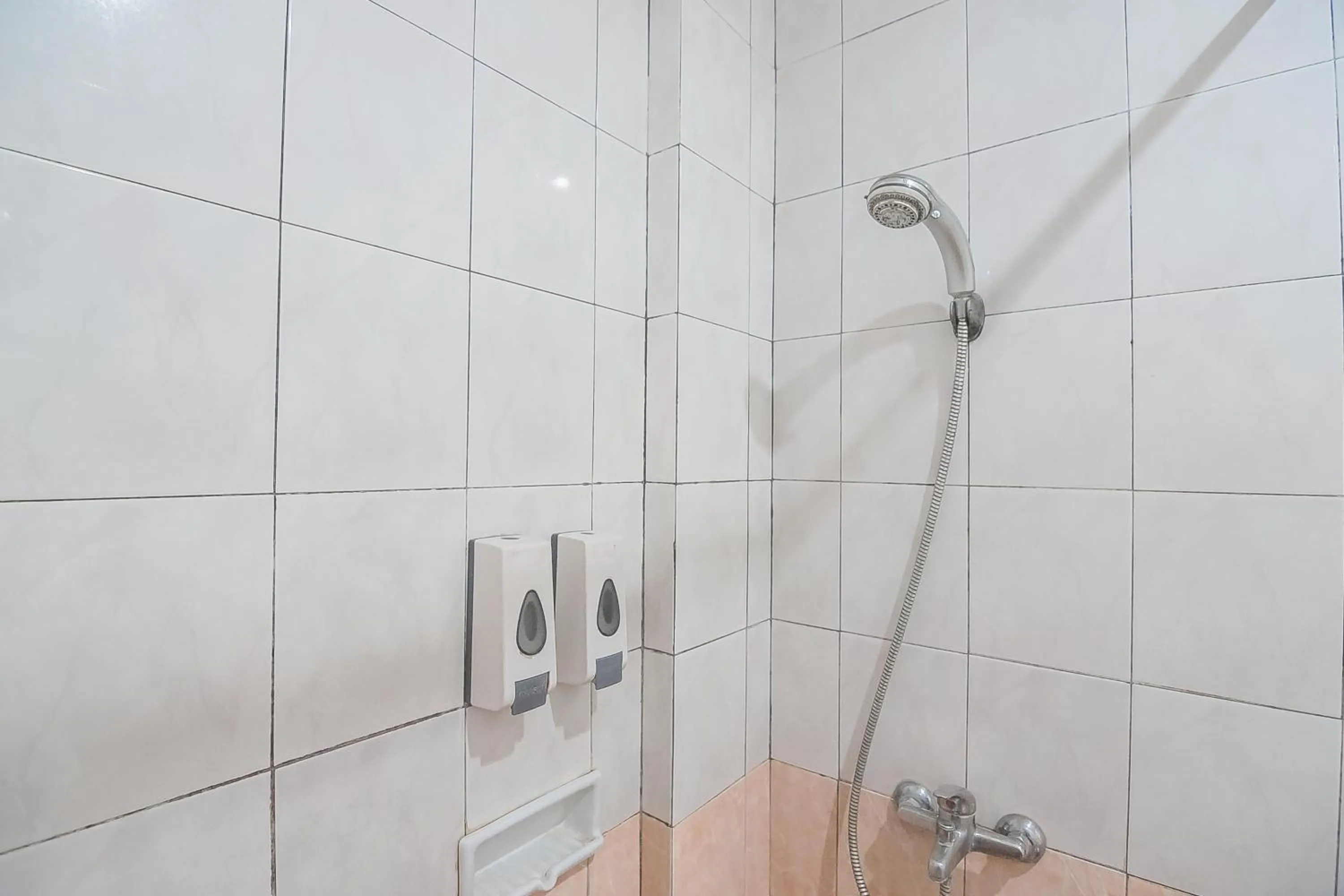 Bathroom in RedDoorz at Amellia Pasteur Bandung