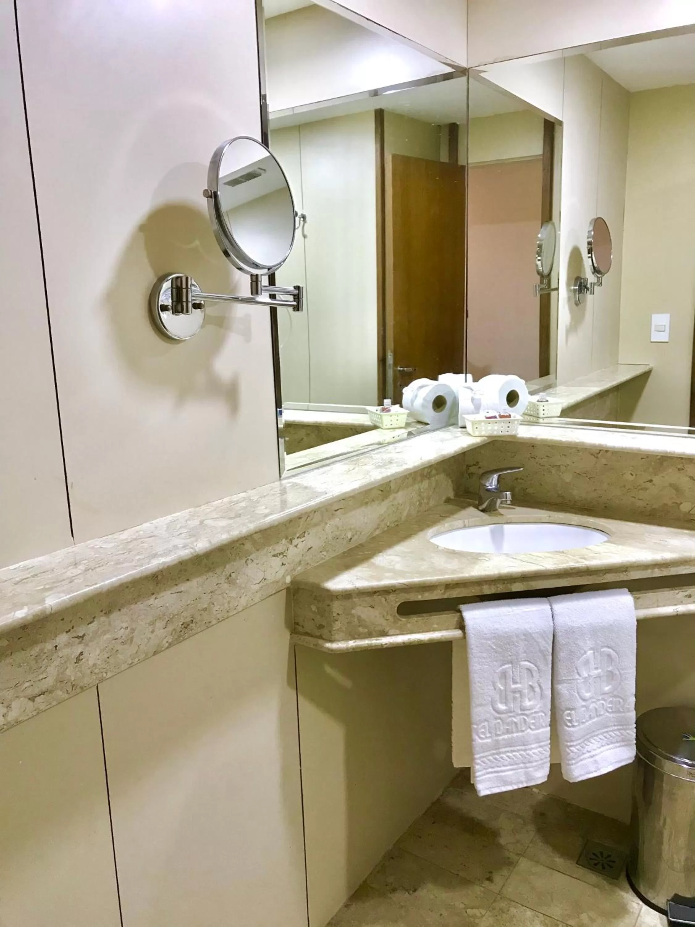 Shower in Hotel Bandeirantes