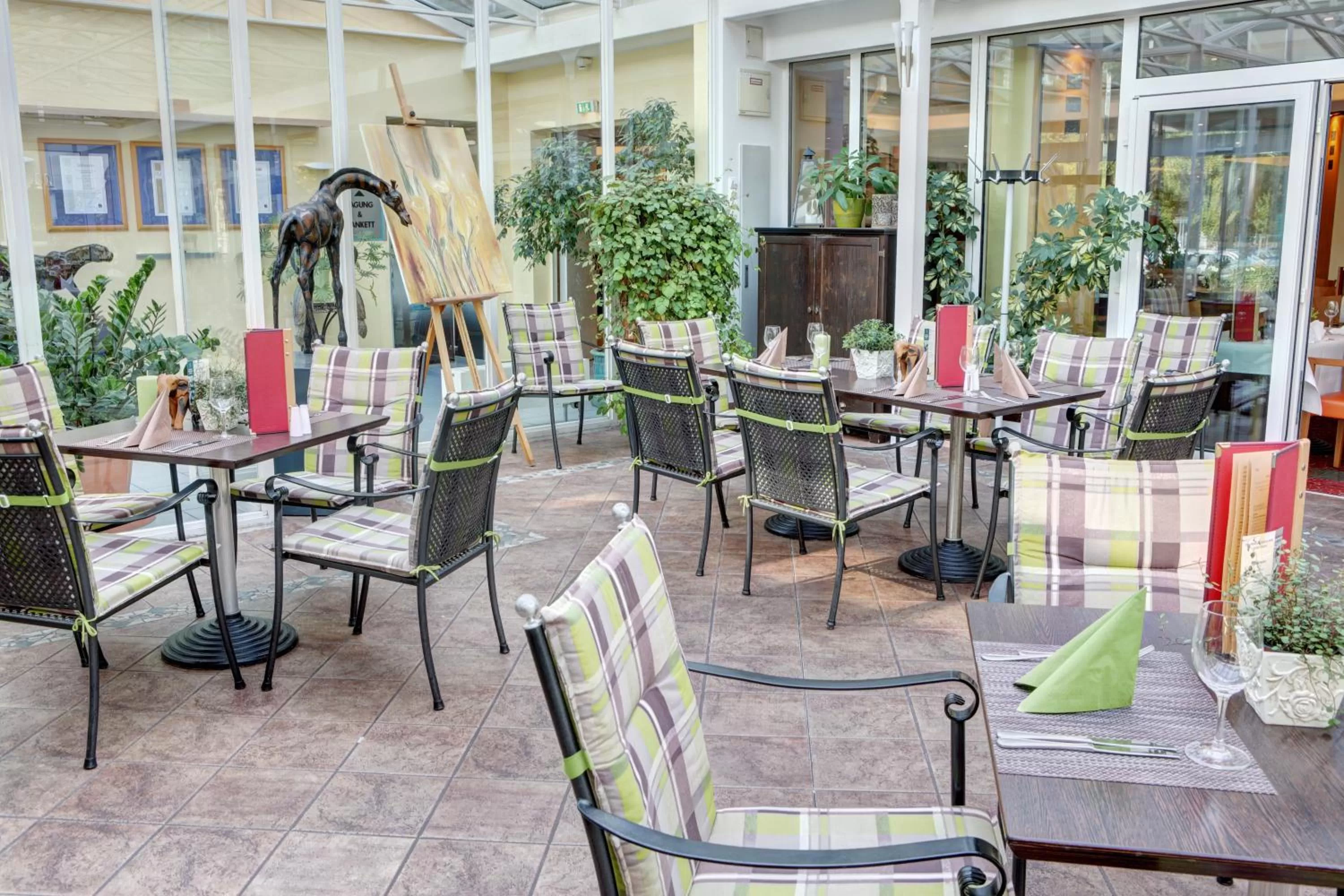 Restaurant/places to eat in ABACUS Tierpark Hotel