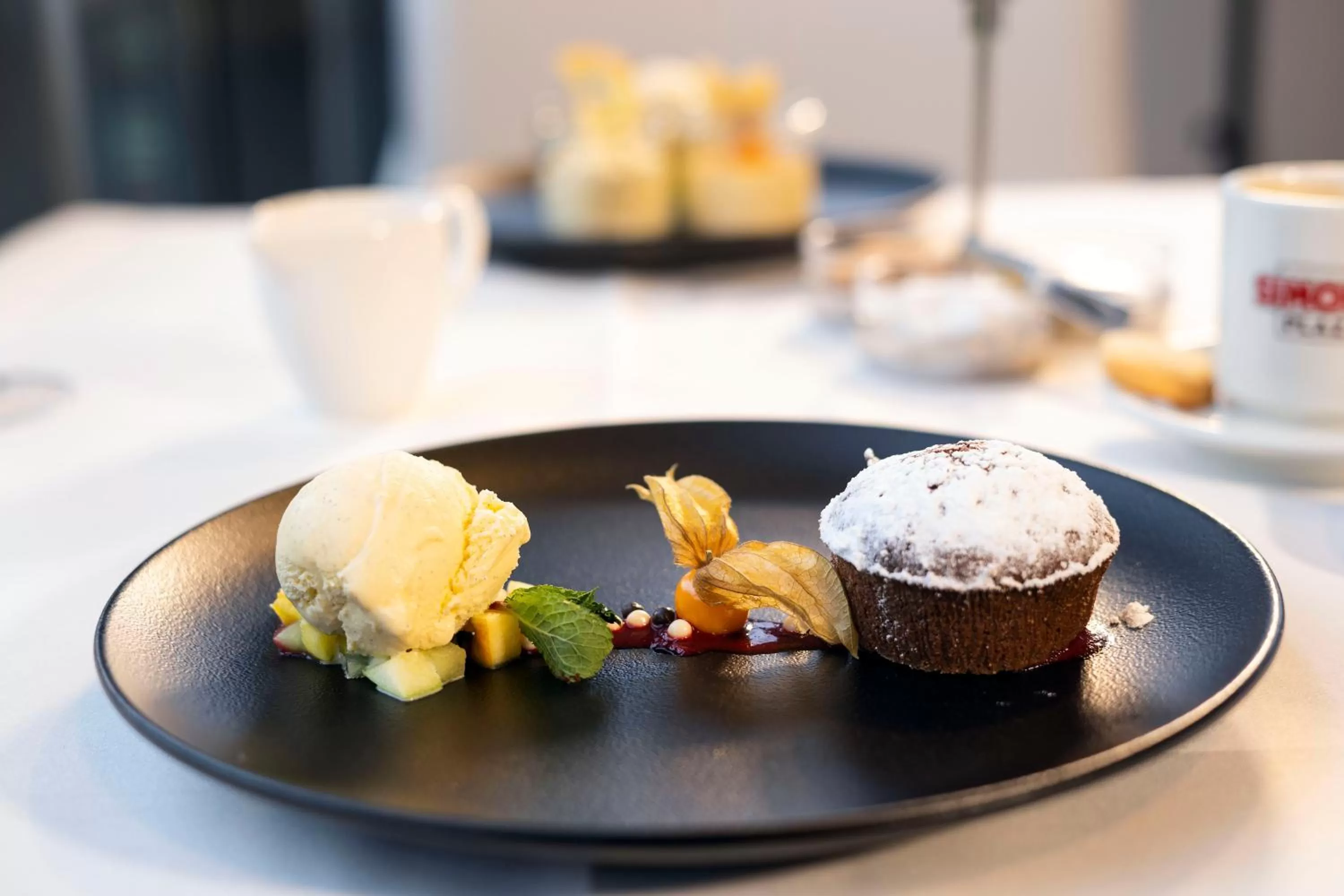 Food and drinks in Hotel Simon's Plaza