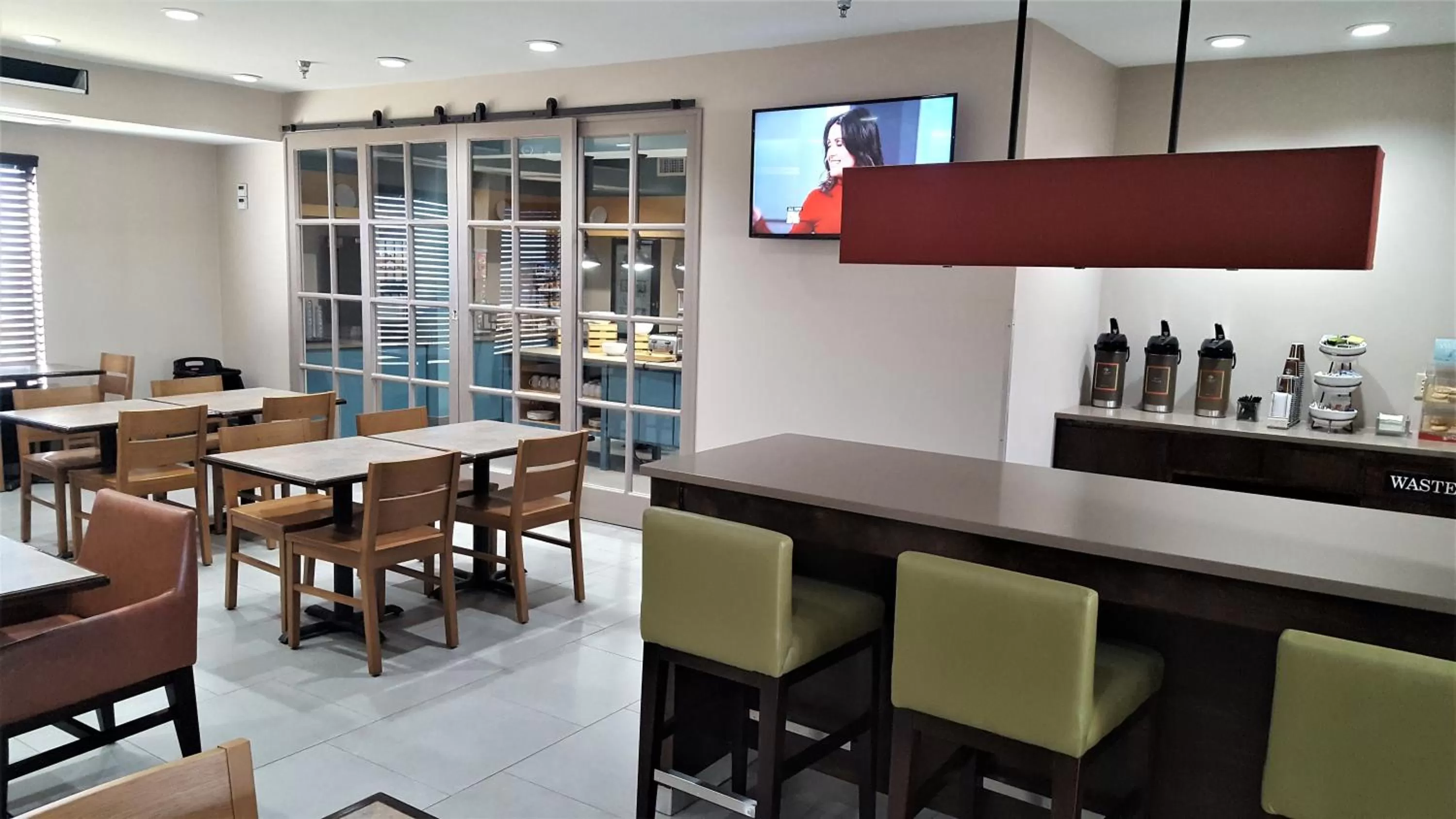 American breakfast in Country Inn & Suites by Radisson, Bryant Little Rock , AR