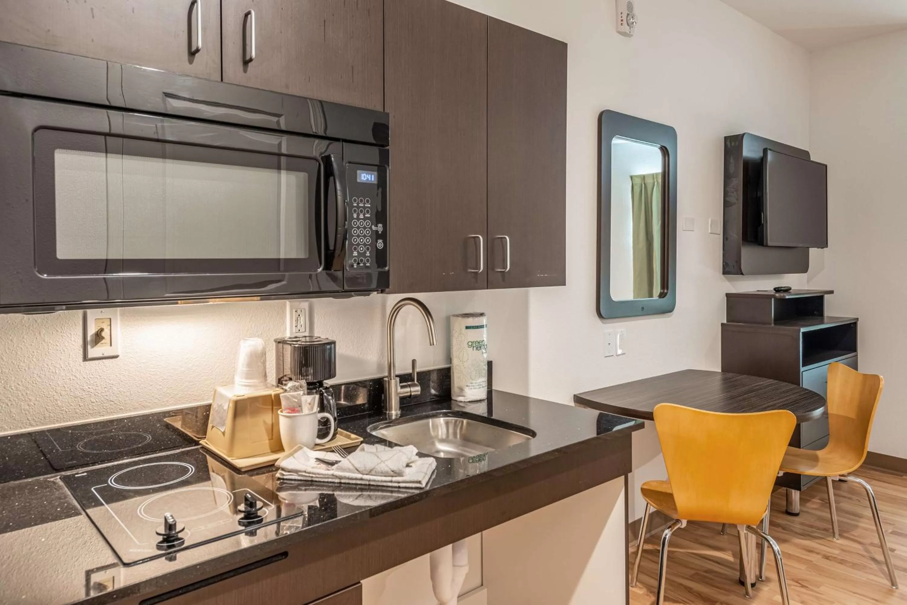 TV and multimedia in Studio 6 Lake Charles