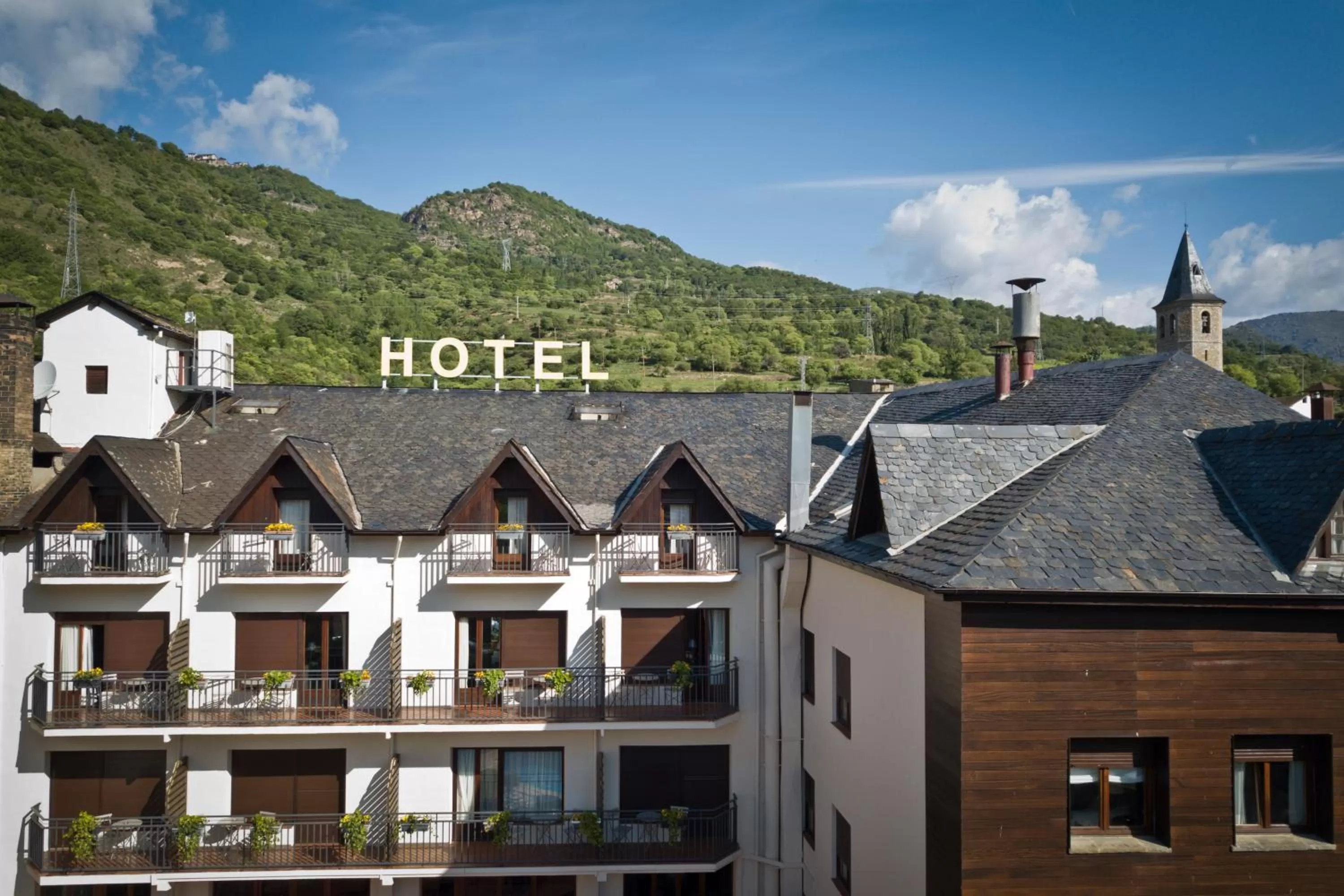 Facade/entrance in Hotel Restaurant Pessets & SPA