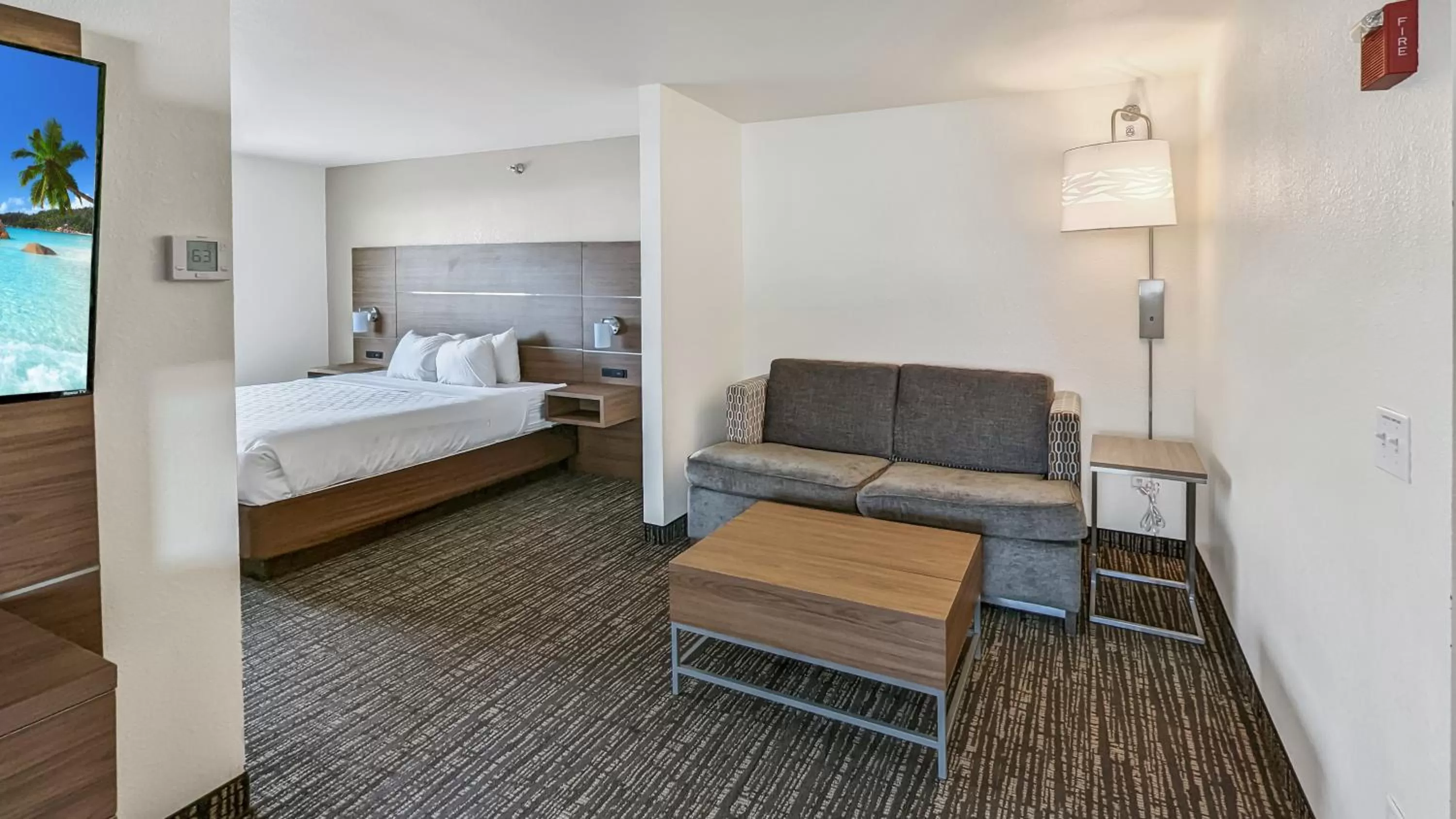 Bed in Estherville Hotel & Suites