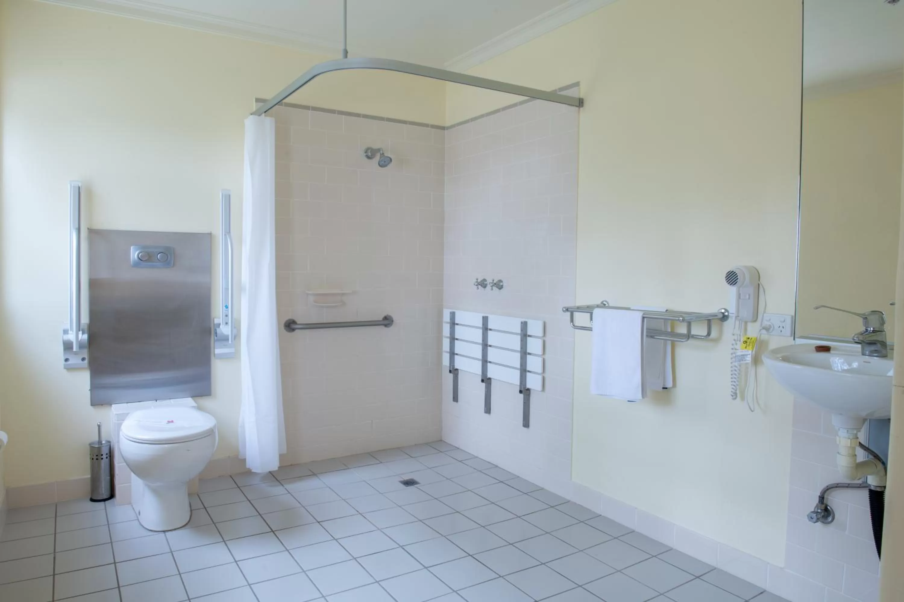 Facility for disabled guests in Linaker Art Deco Motel