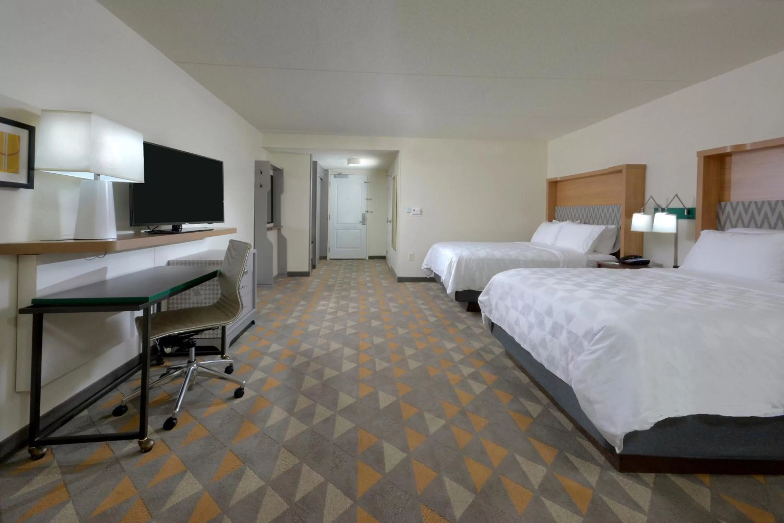 Photo of the whole room, Bed in Holiday Inn Raleigh Durham Airport by IHG