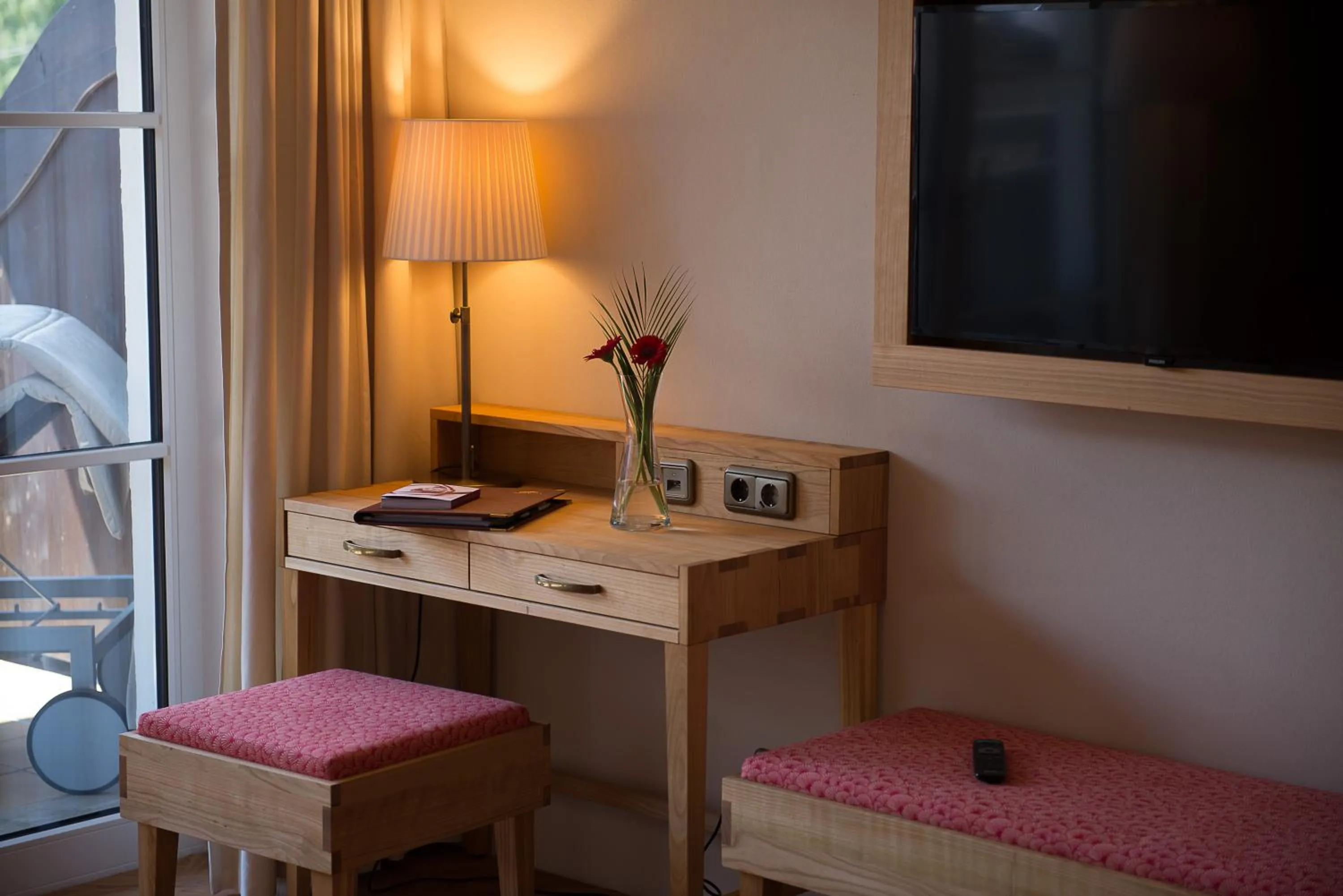 hair dresser, Bed in Biohotel Garmischer Hof