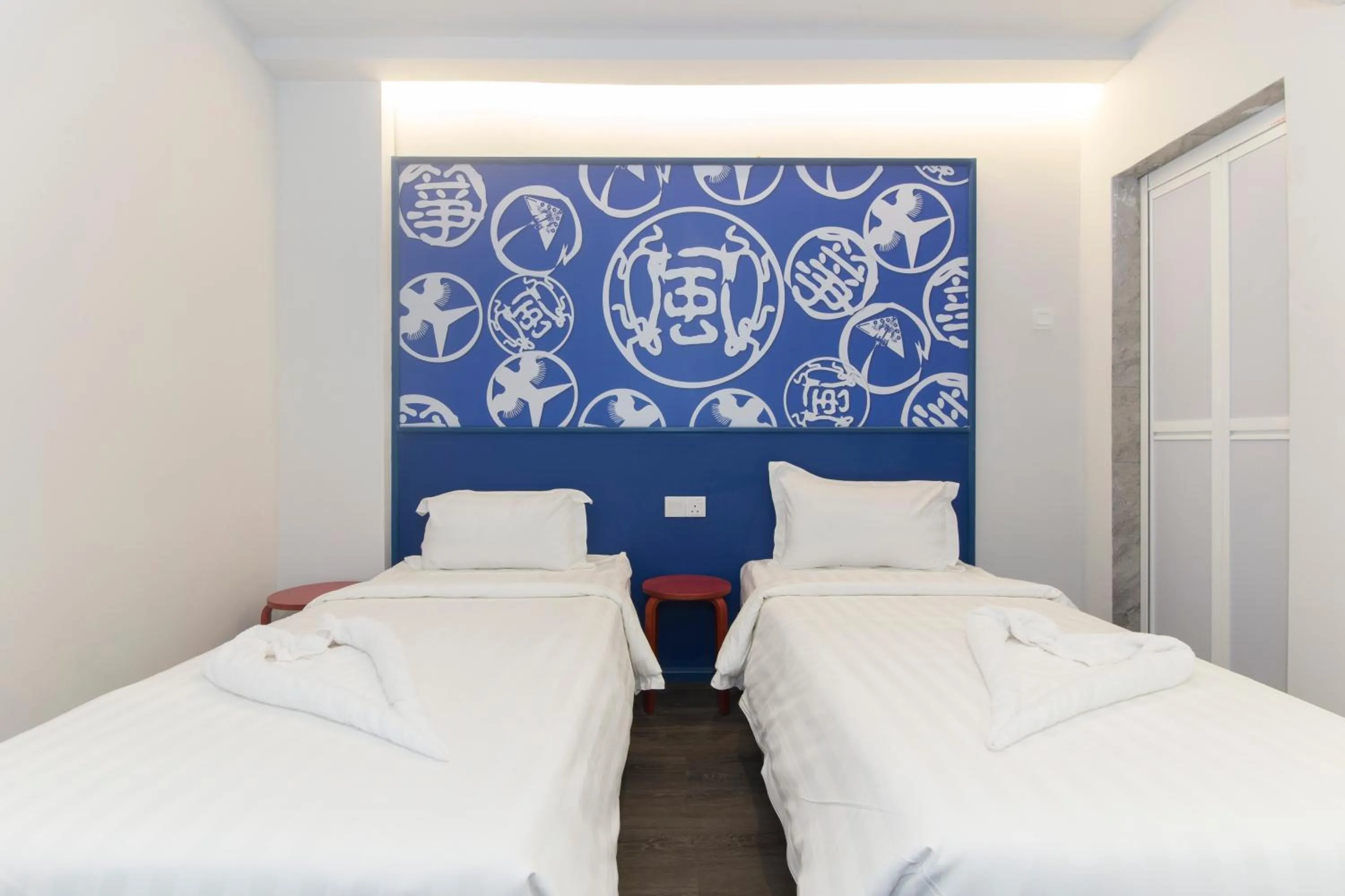 TV and multimedia in Kitez Hotel & Bunkz