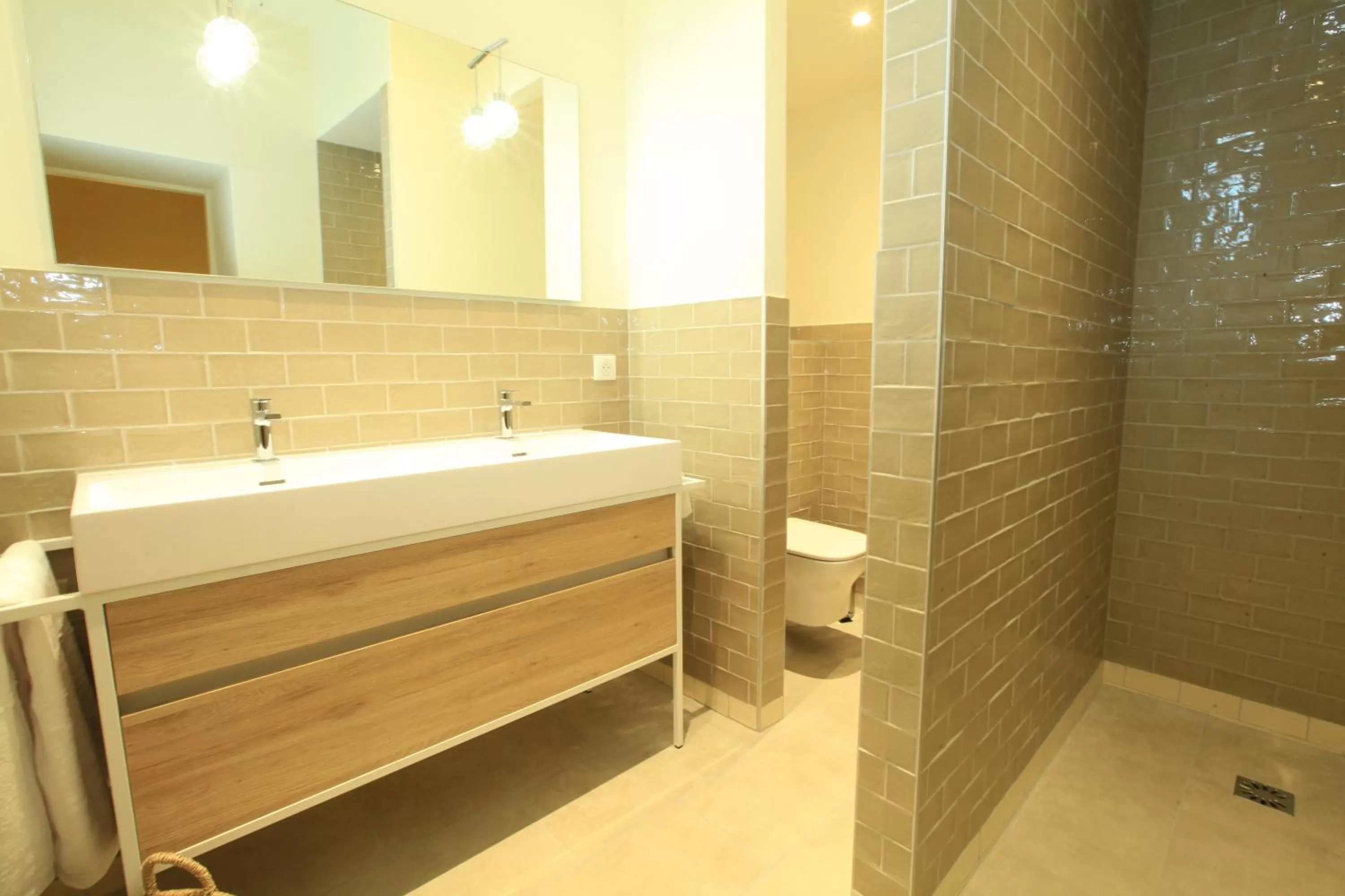 Shower in Chambres D' hôtes Les Ormes