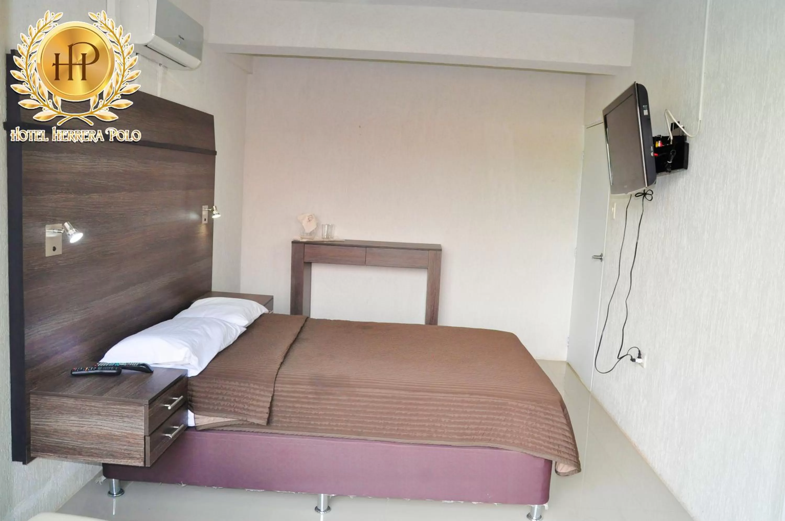 TV and multimedia, Bed in Hotel Herrera Polo