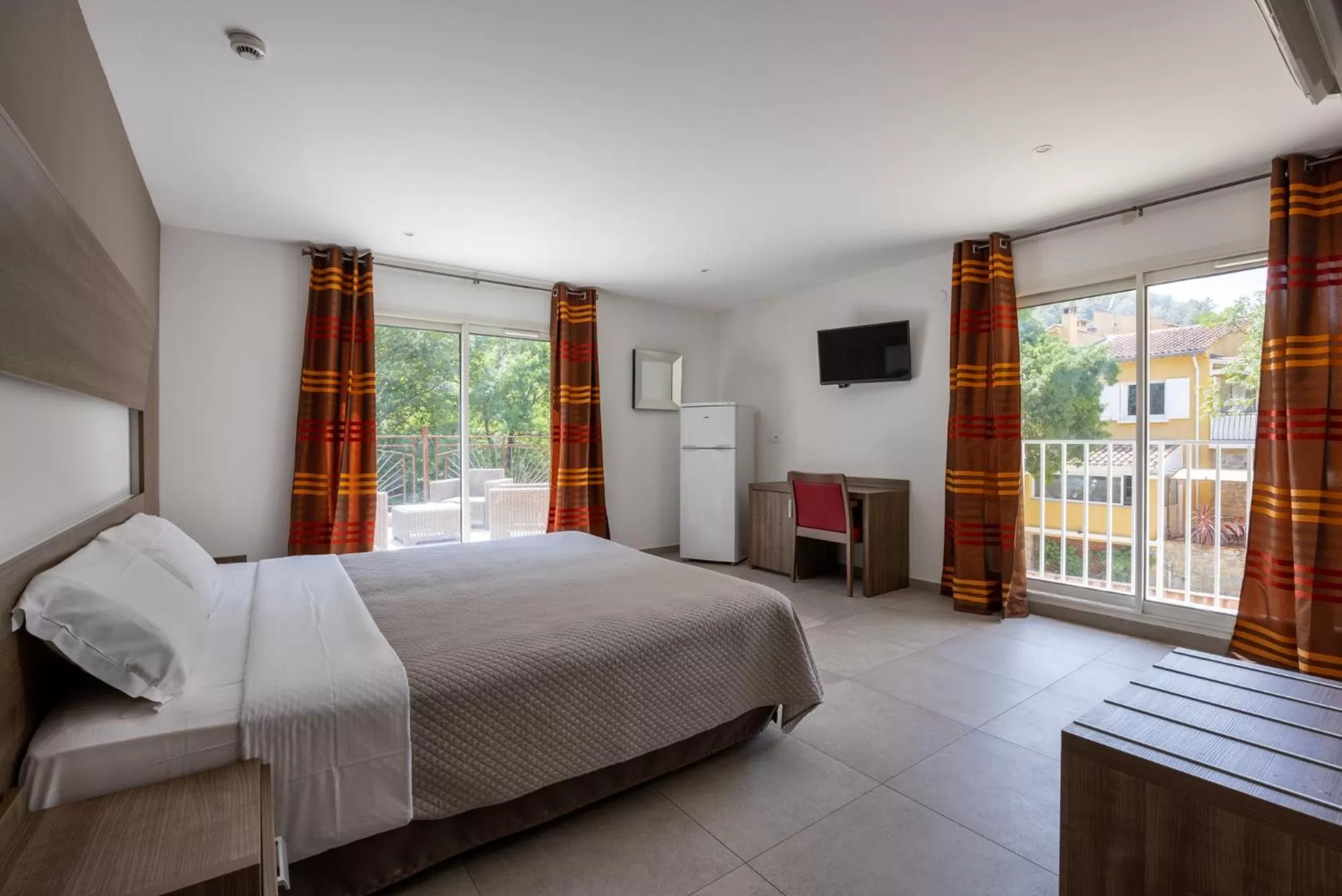 Bed in The Originals City, Hôtel Les Bastides du Gapeau