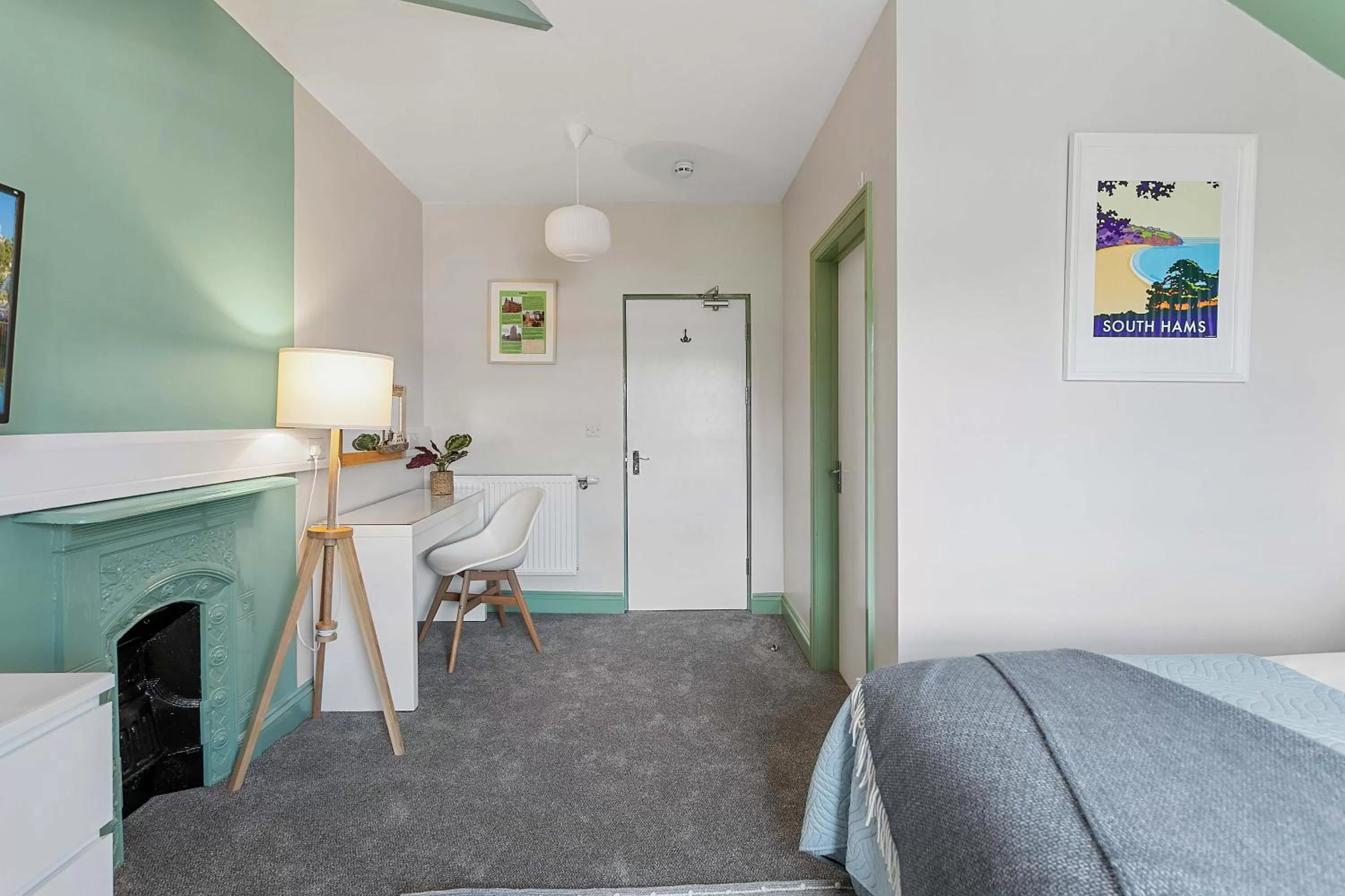 Bed in Park View R & R - Adult Only - Self-Catering - Free Parking - EV Point