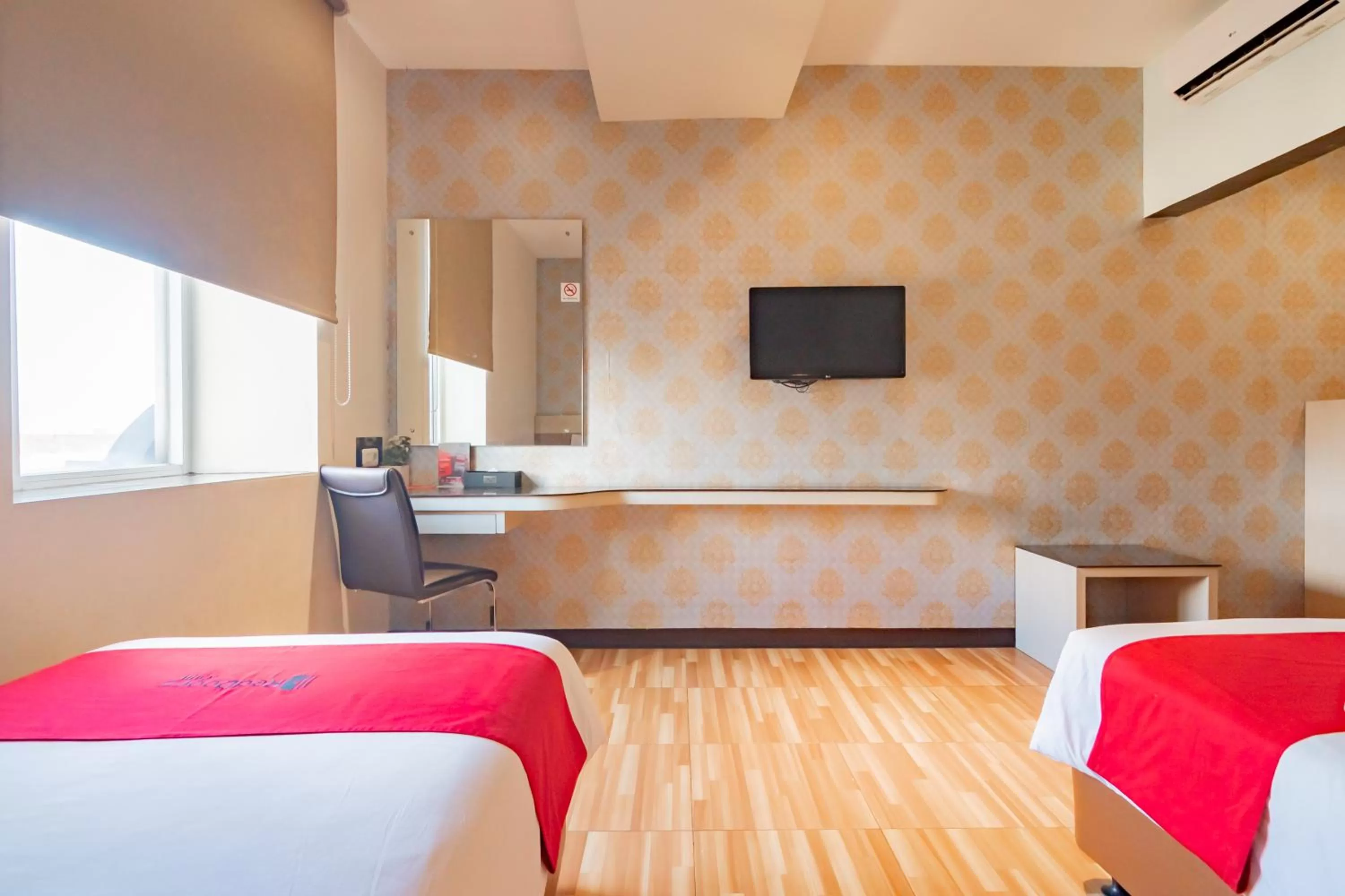 Bedroom, Bed in RedDoorz Premium near Bandung Station