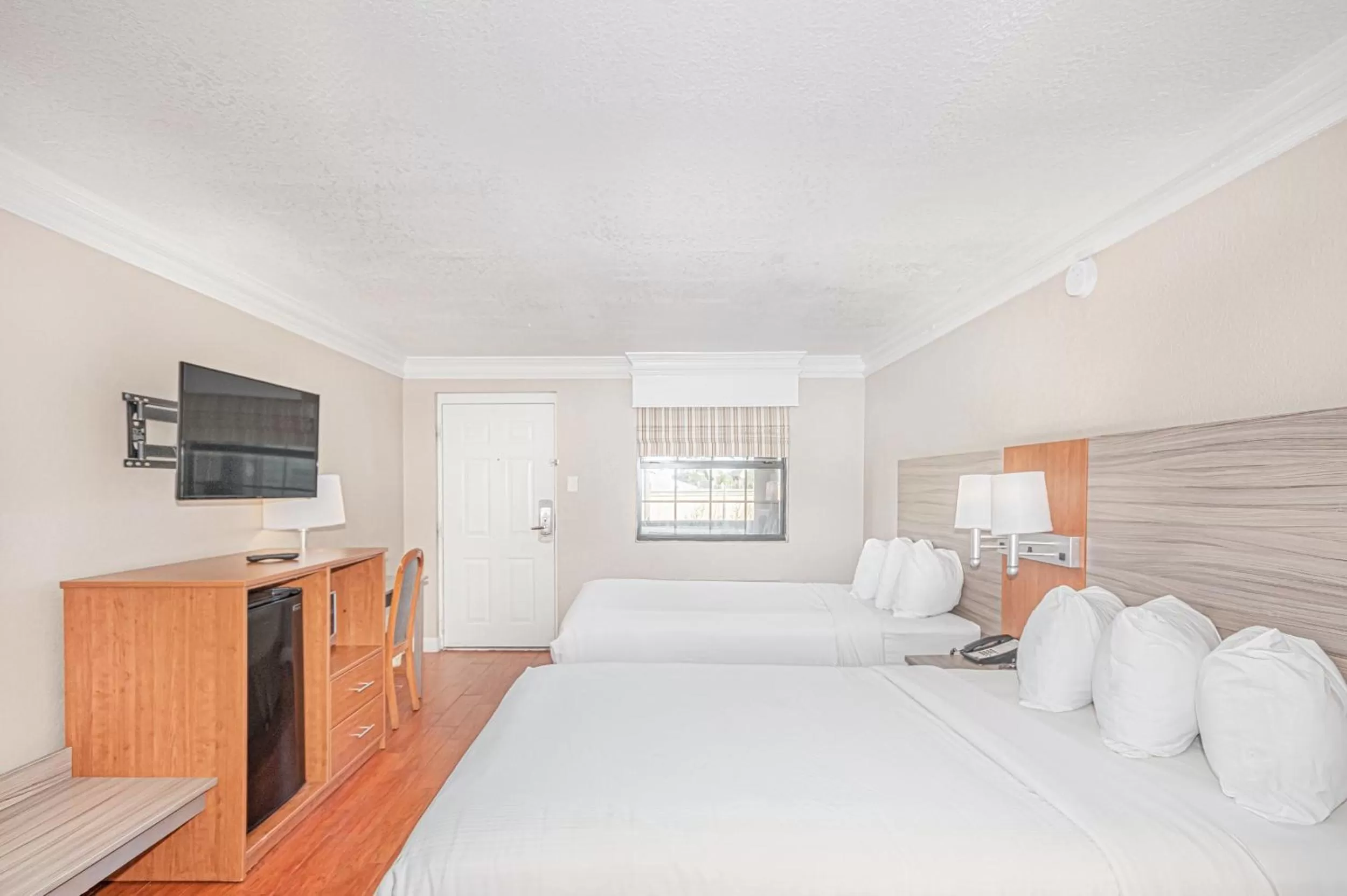 Bed in Casa Bella Inn & Suites Extended Stay