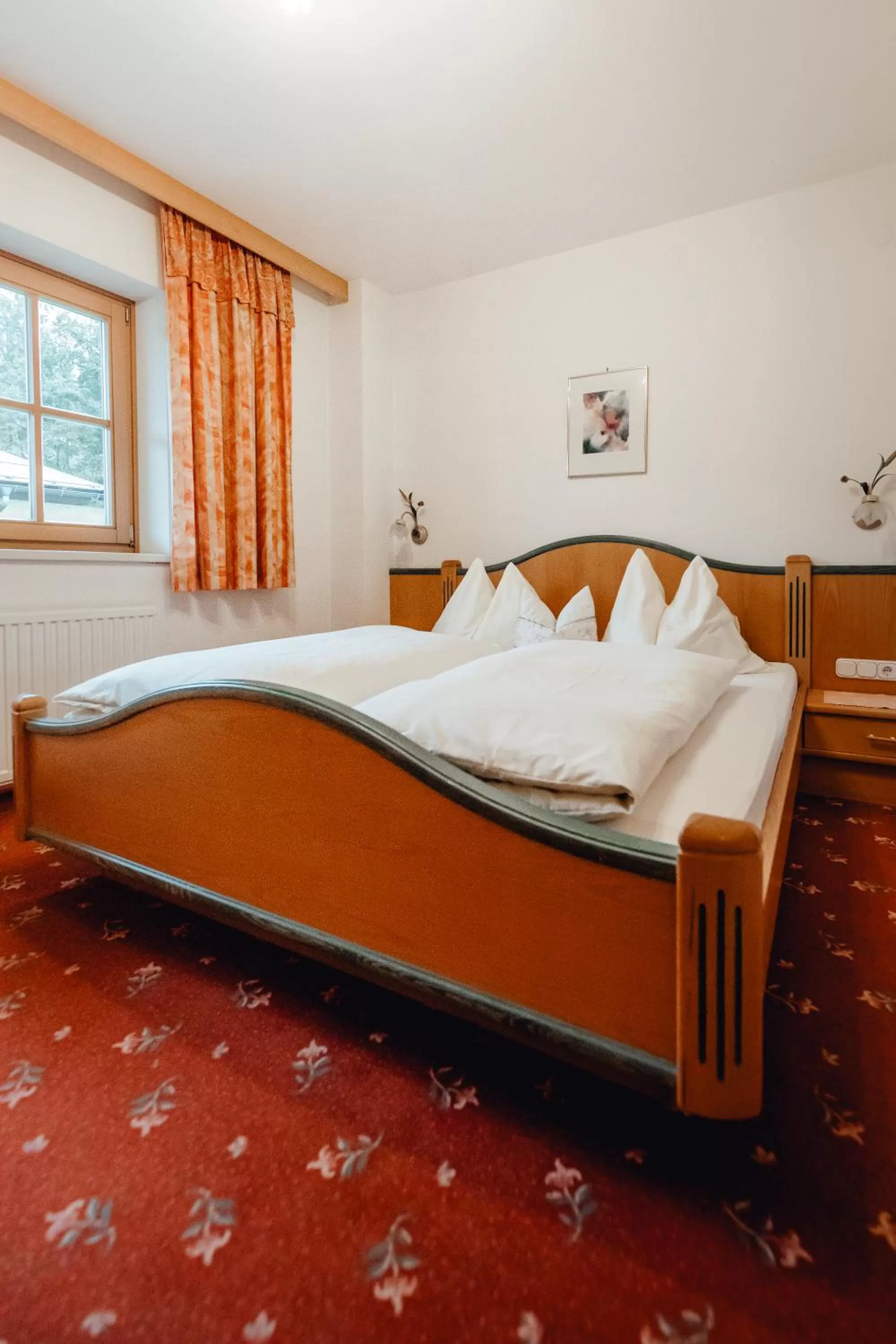 Bed in Dandler - Zimmer und Ferienwohnungen