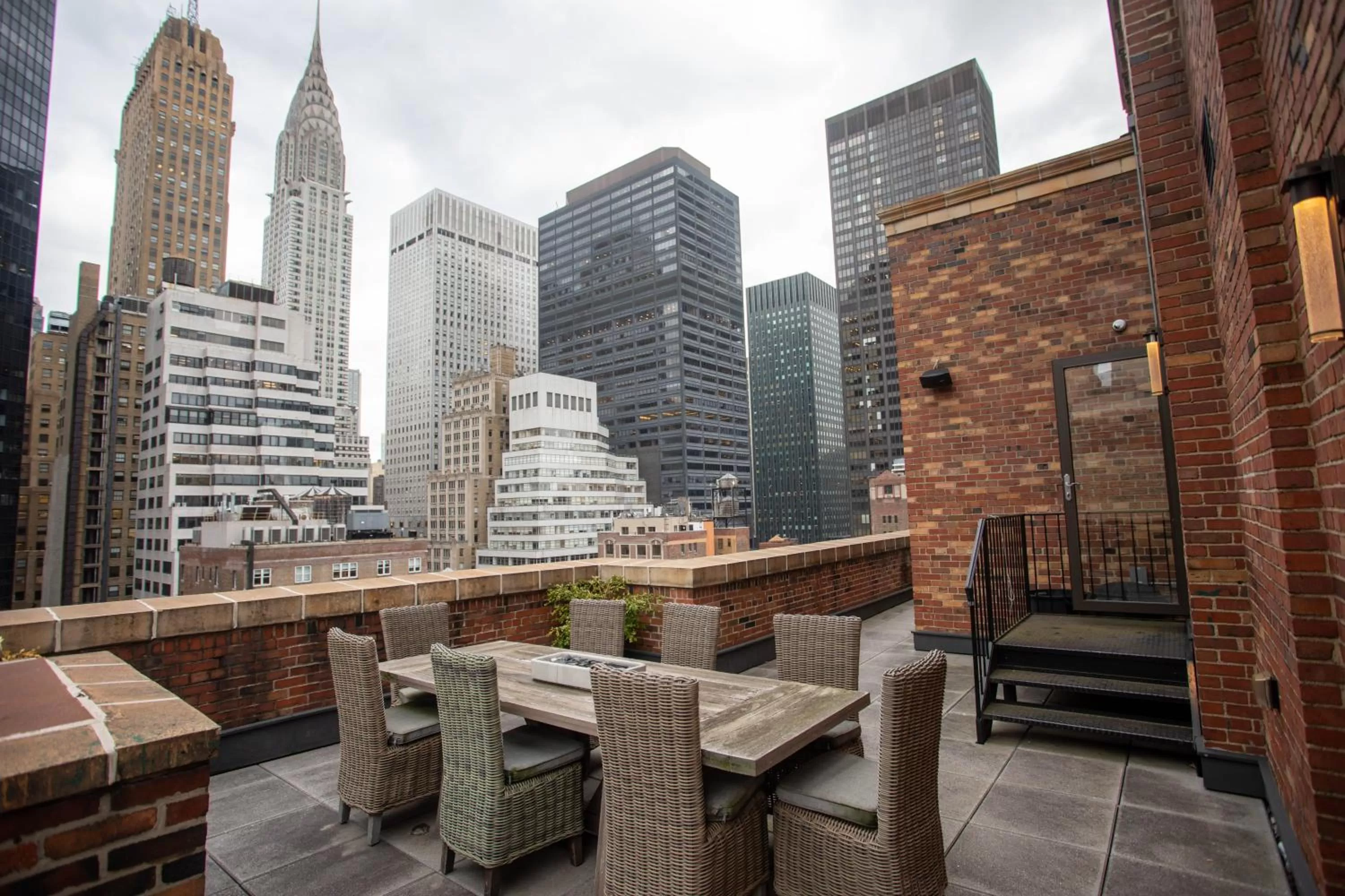 Balcony/Terrace in Lexington Plaza Hotel