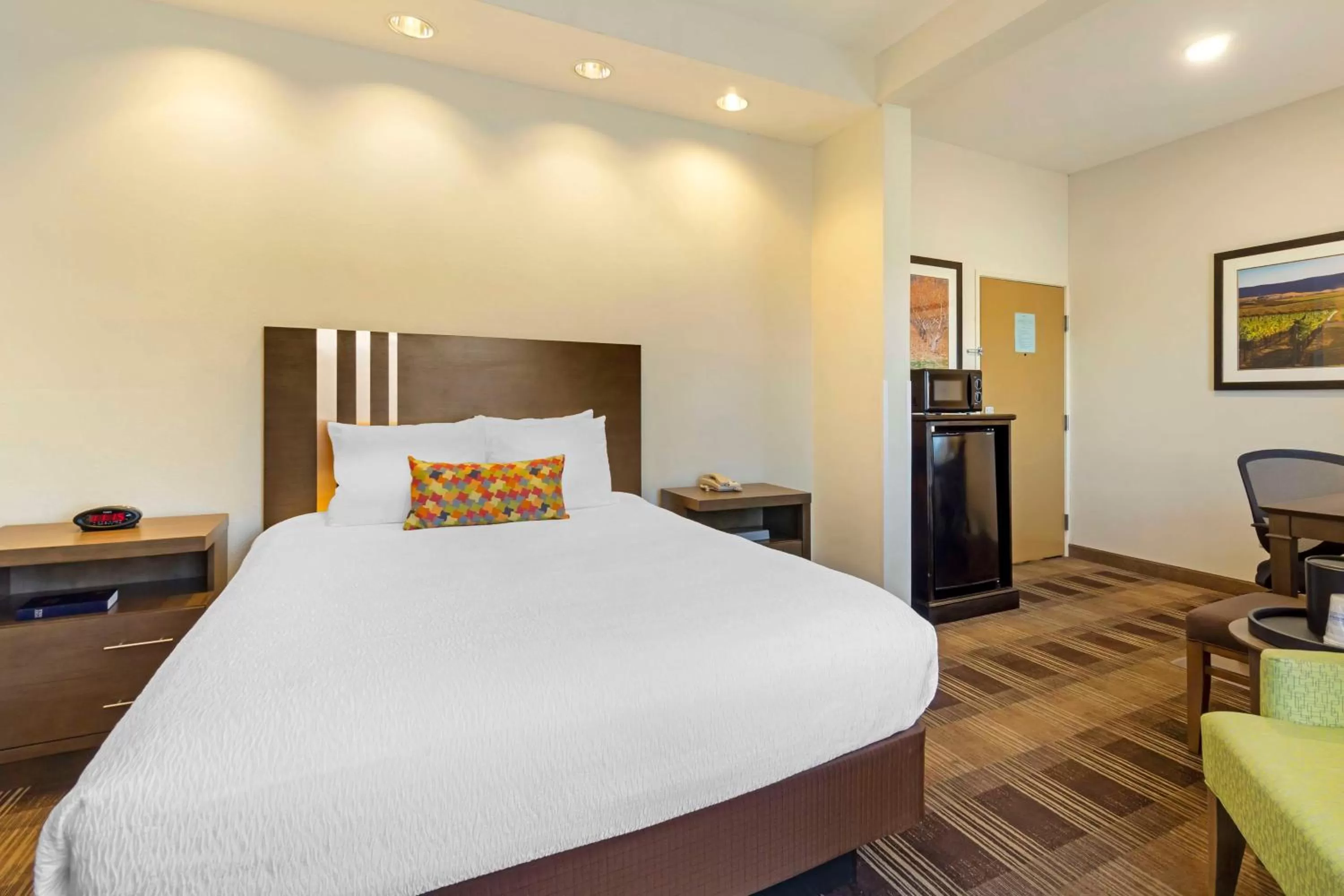 Bedroom, Bed in Best Western Plus The Inn at Horse Heaven