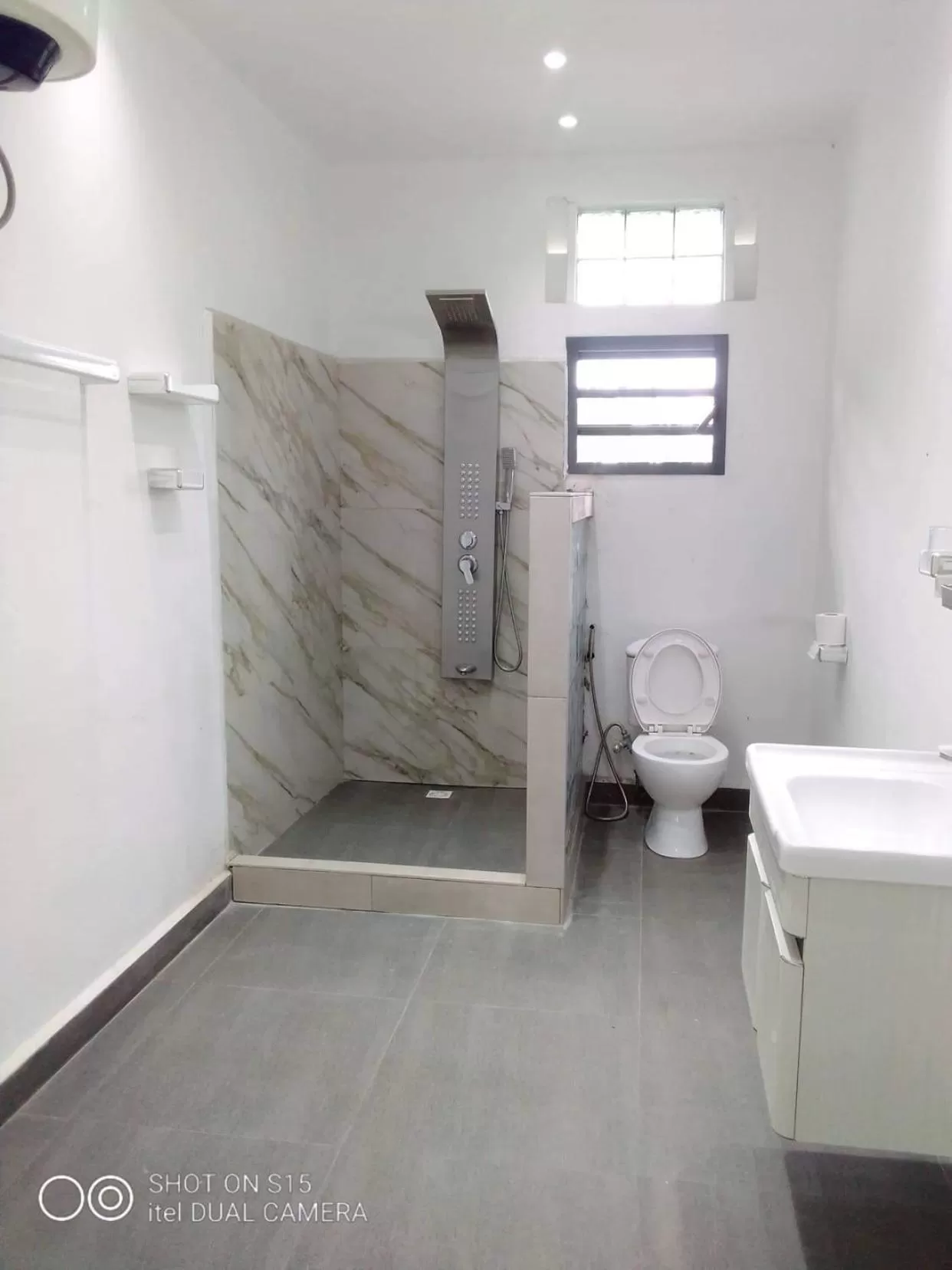 Bathroom in Le Majestic Toamasina Hotel