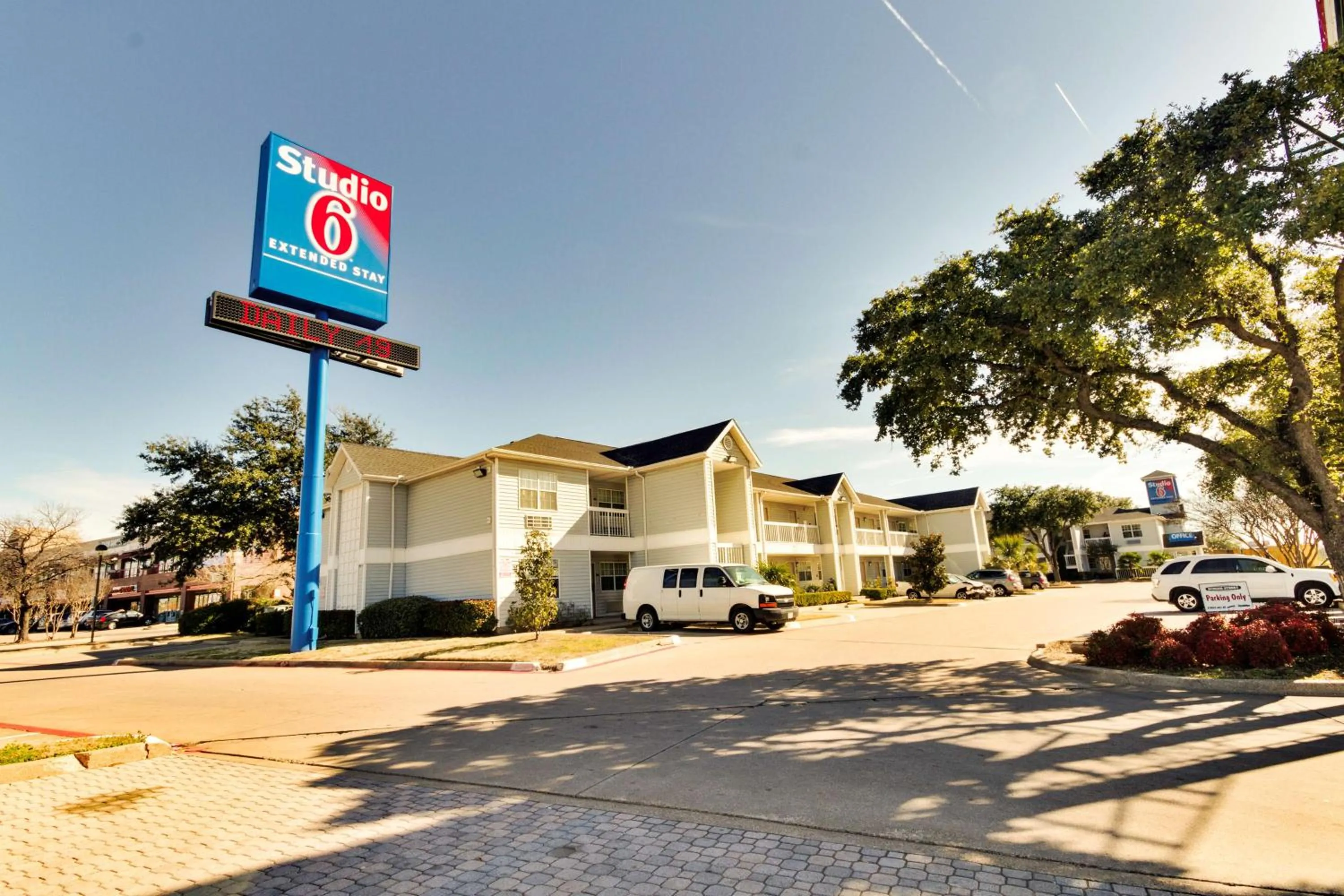 Property building in Studio 6-Dallas, TX - Garland - Northeast