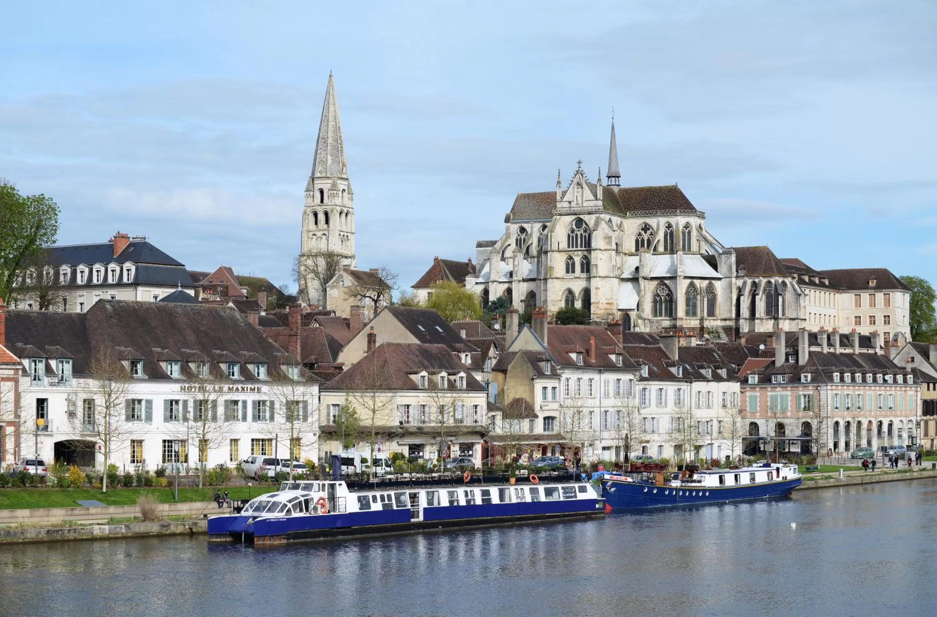 Neighbourhood in Hôtel Le Maxime - Best Western Signature Collection