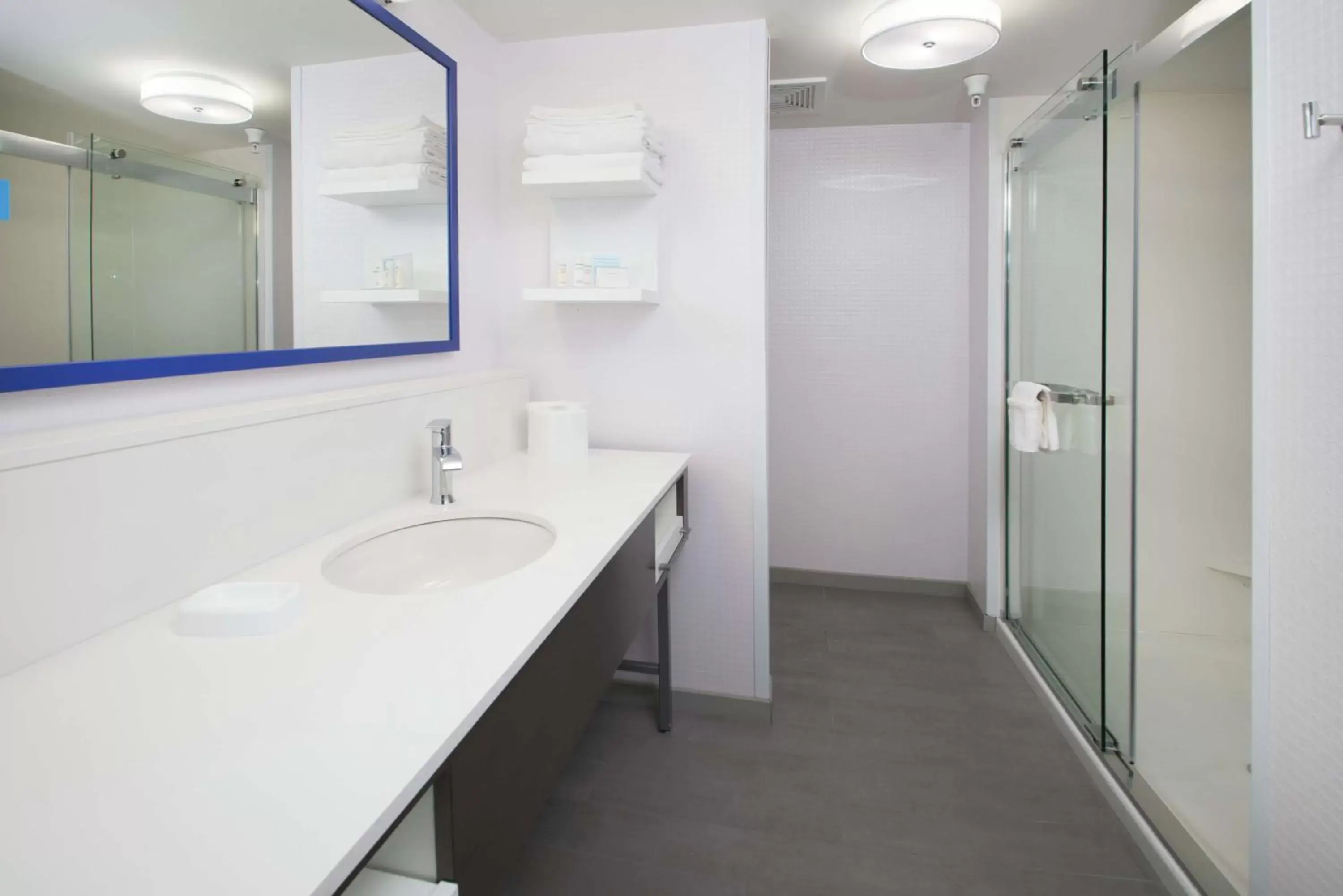 King Room - Hearing Access/Non-Smoking in Hampton Inn Arvin Tejon Ranch, Ca King Room - Hearing Access/Non-Smoking in Hampton Inn Arvin Tejon Ranch, Ca