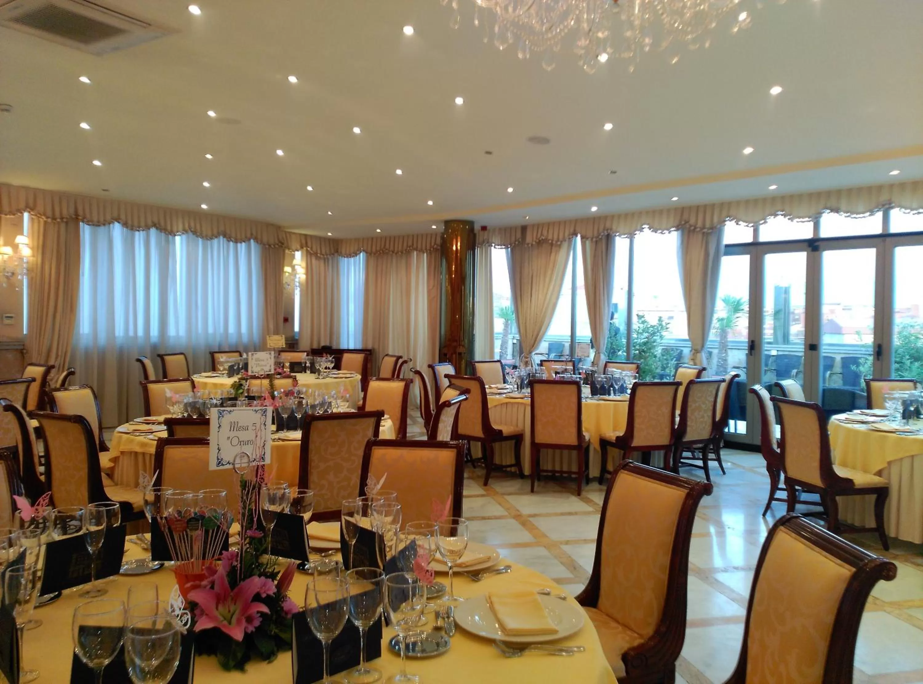 Restaurant/places to eat in Hotel Alameda Palace