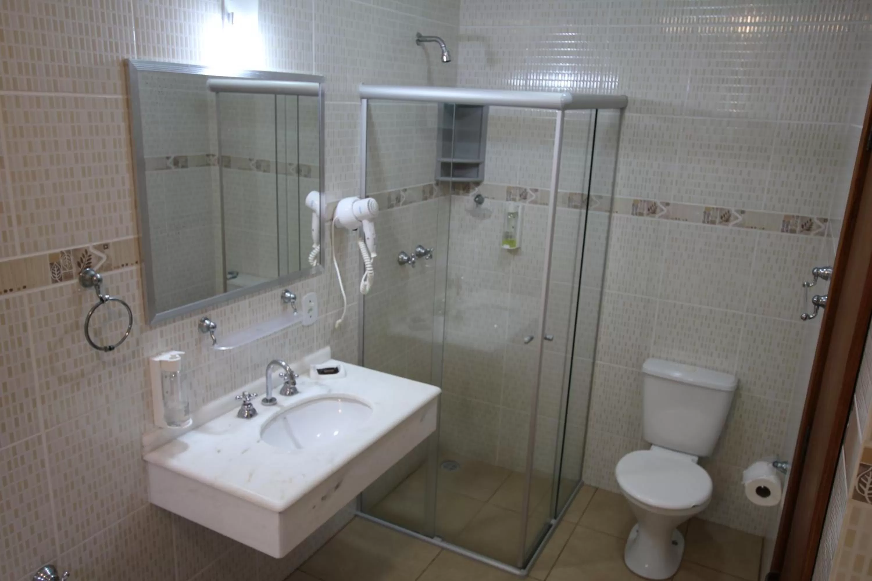 Shower in Pousada Aguia da Montanha