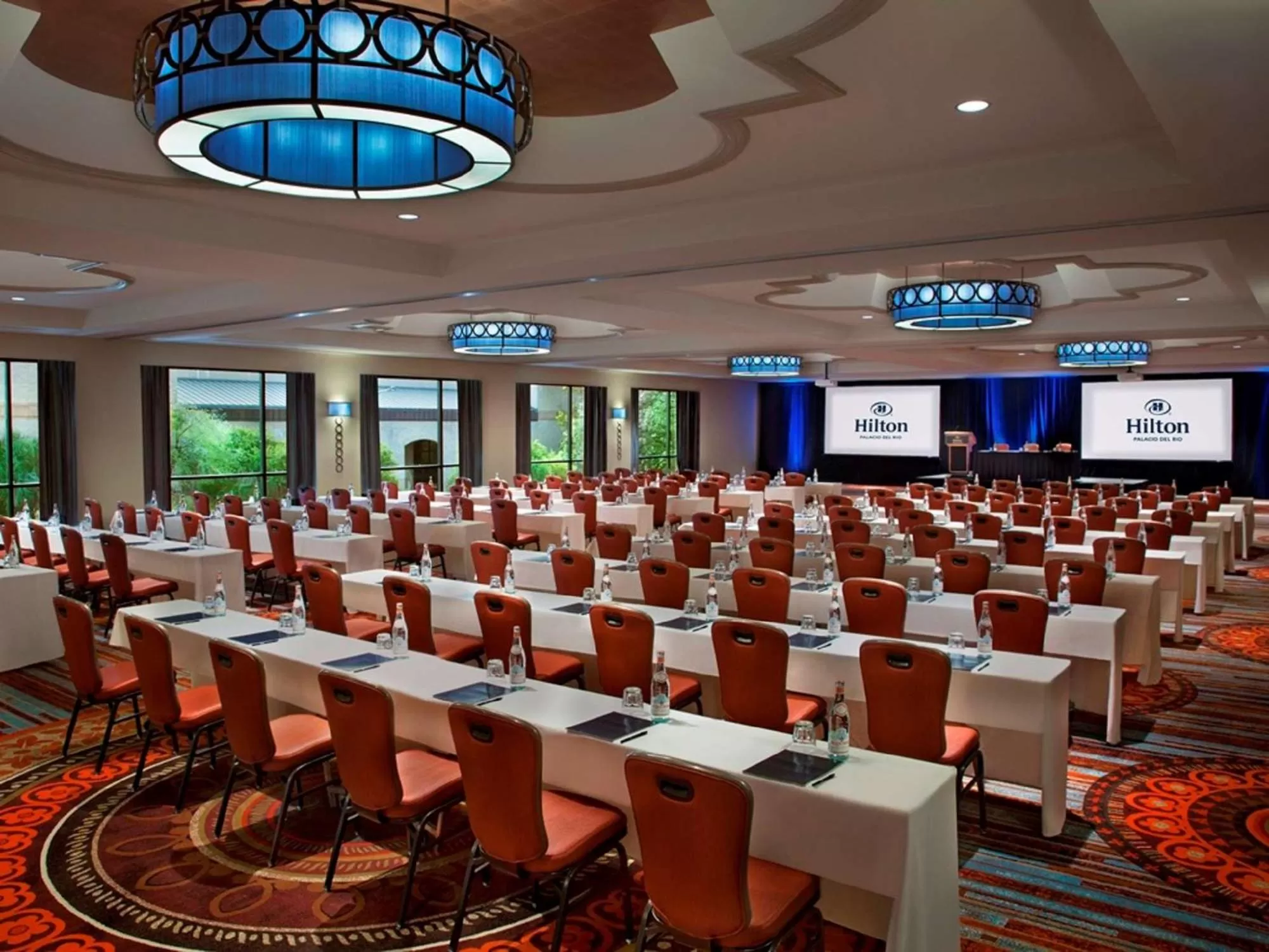 Dining area in Hilton Palacio del Rio