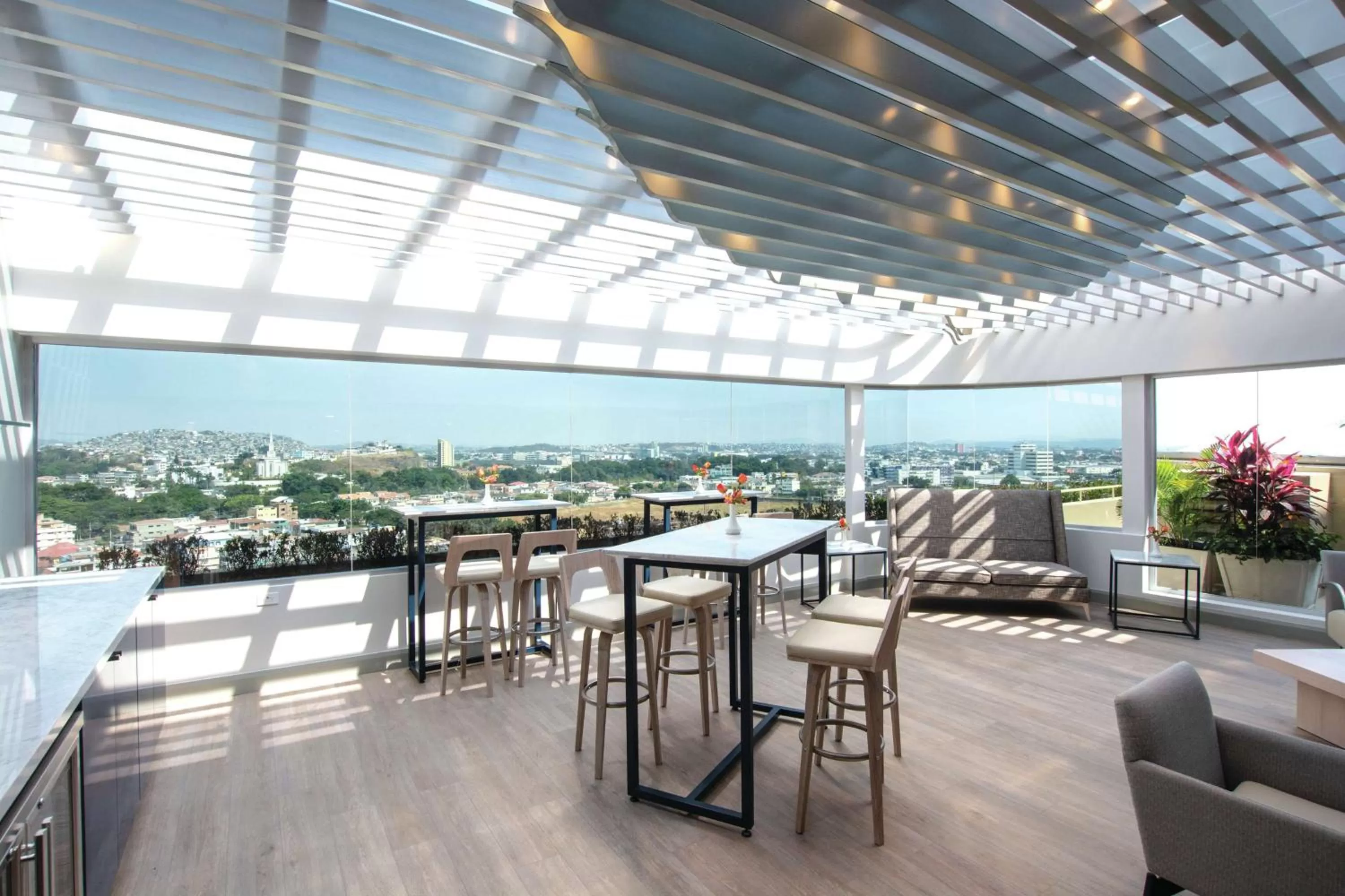 Lounge or bar in Hilton Colon Guayaquil Hotel