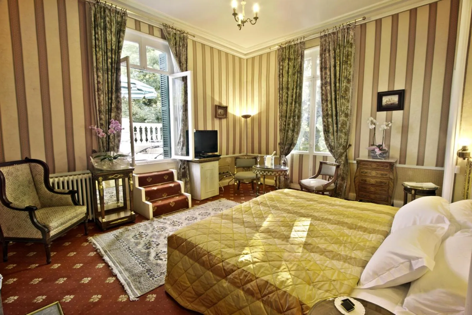 Bed in Belle Isle Sur Risle - Chateau Hotel & Spa