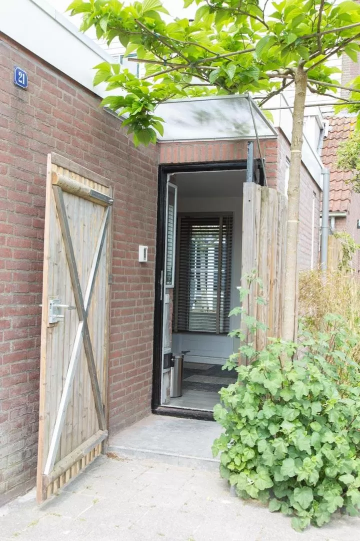Facade/entrance in B&B Bike Studio Amsterdam