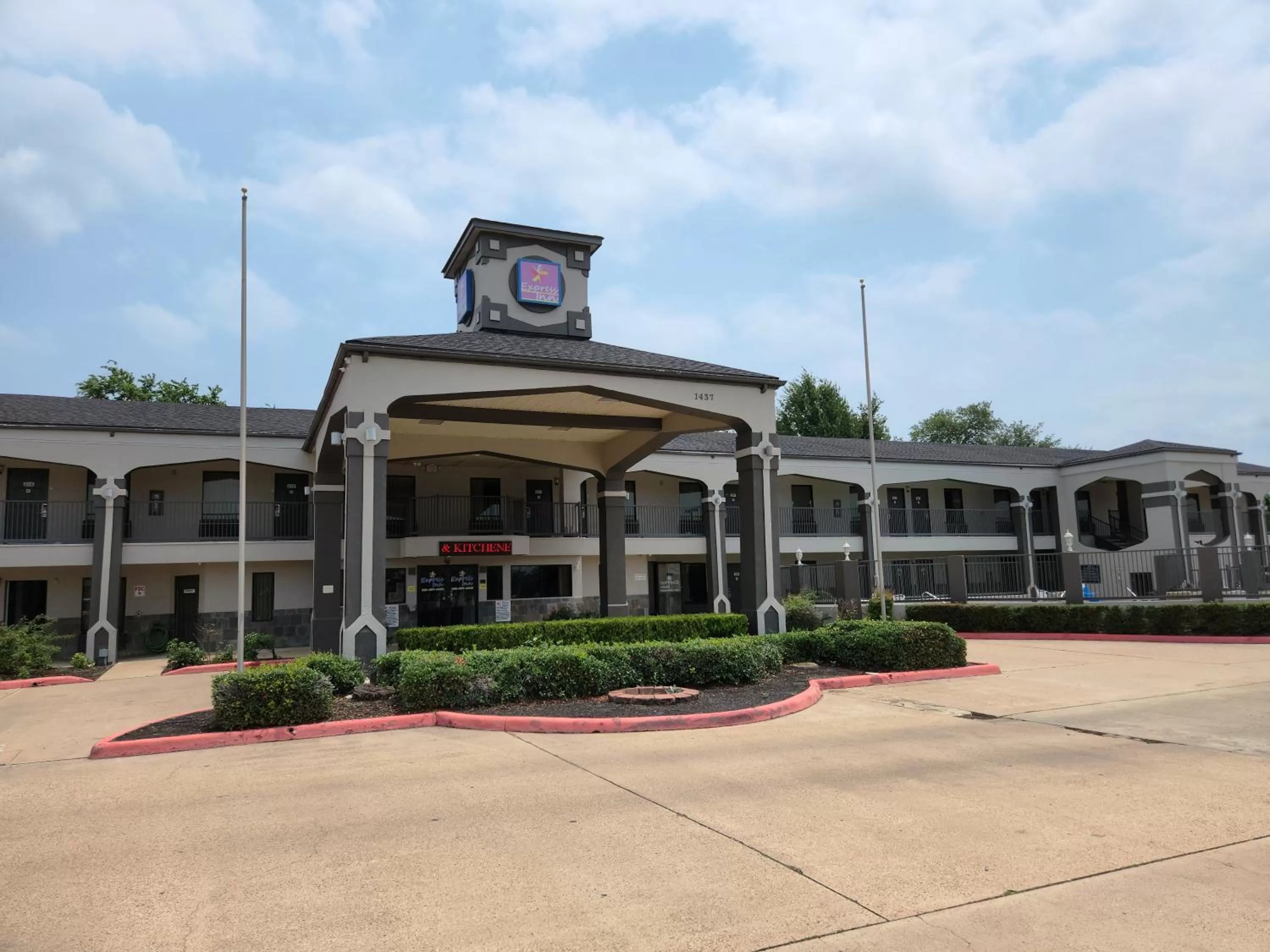 Property building in Express Inn Tomball