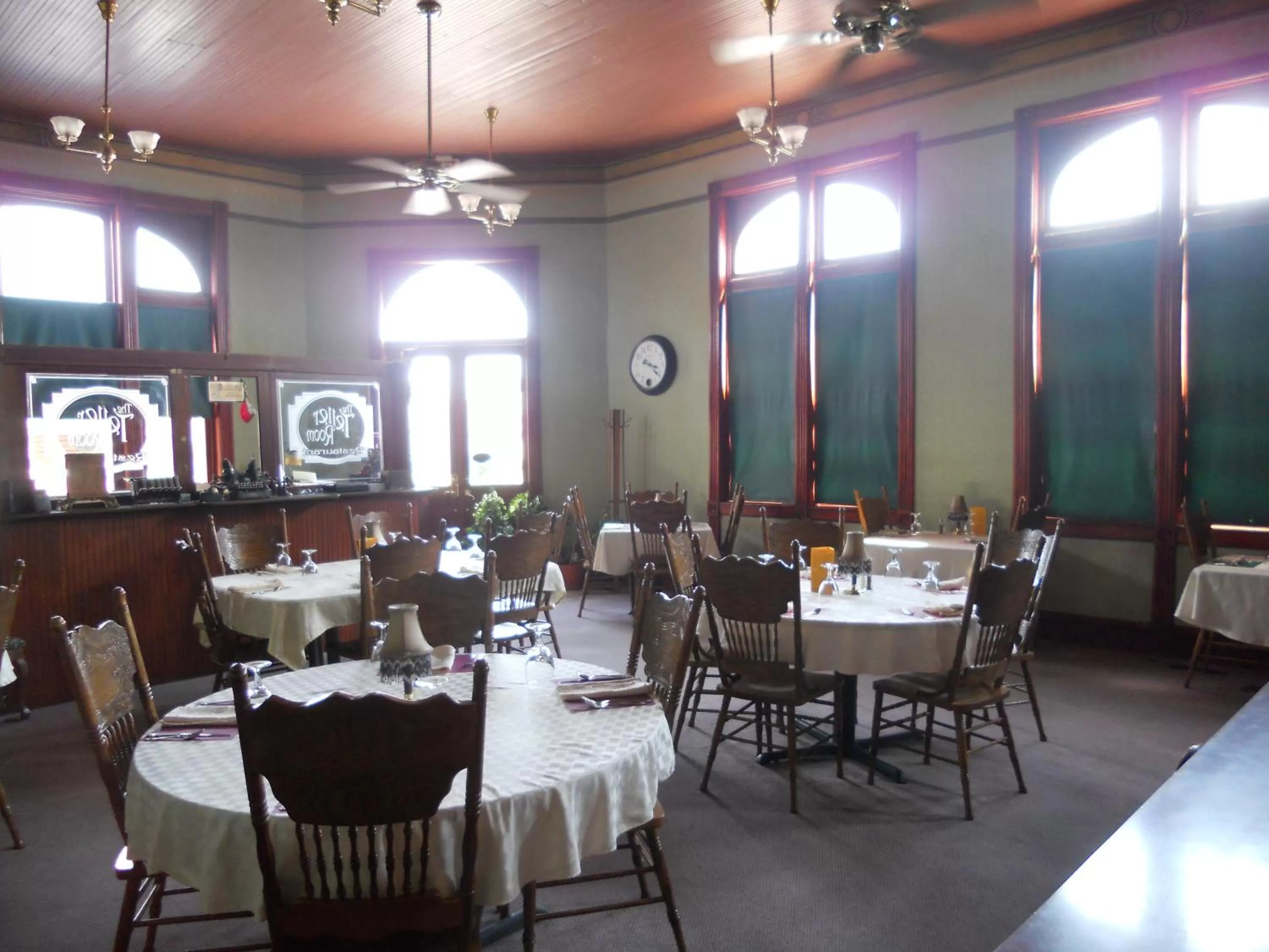 Restaurant/places to eat in LandMark Inn at the Historic Bank of Oberlin