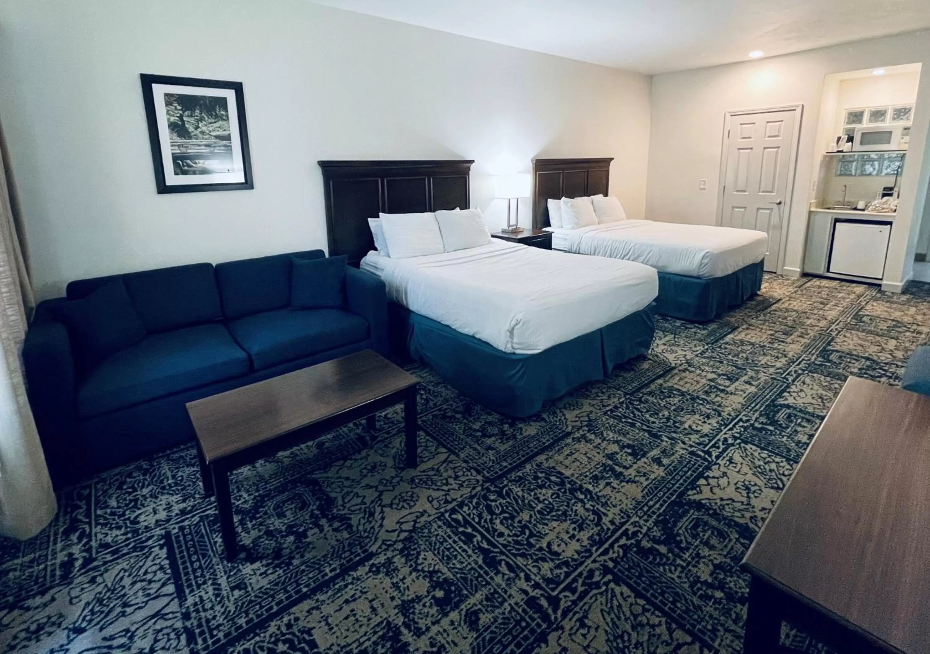 Superior Queen Room with Two Queen Beds in University Park Inn & Suites, an Ascend Collection Hotel