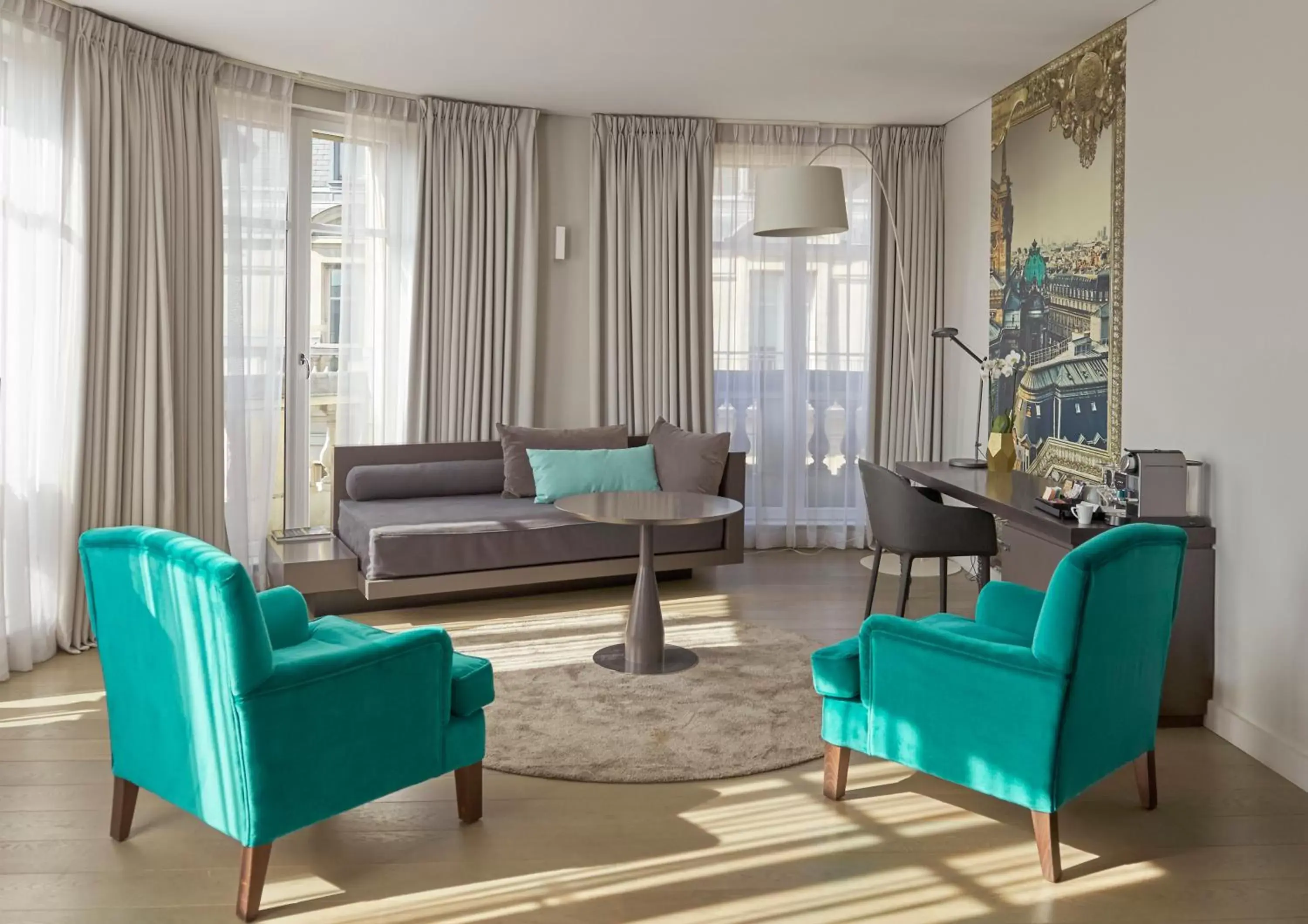 Junior Queen Suite bed with single sofa bed in Hotel Indigo Paris - Opera by IHG Junior Queen Suite bed with single sofa bed in Hotel Indigo Paris - Opera by IHG